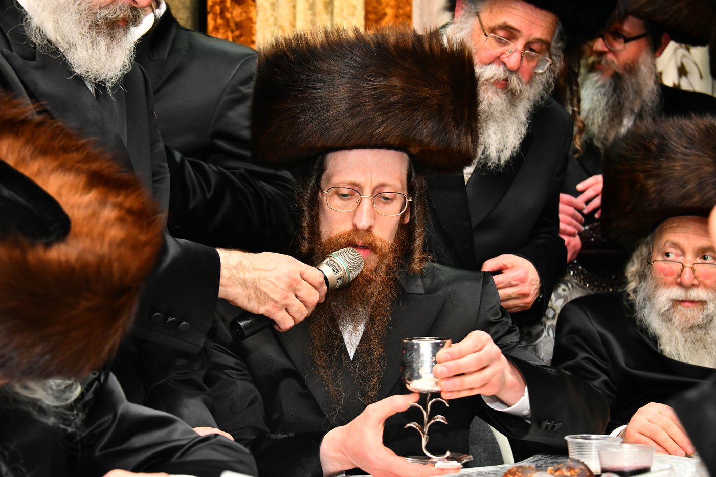 אבי הכלה התחדש עם שטריימל חדש, והסבא שבר את הצלחת