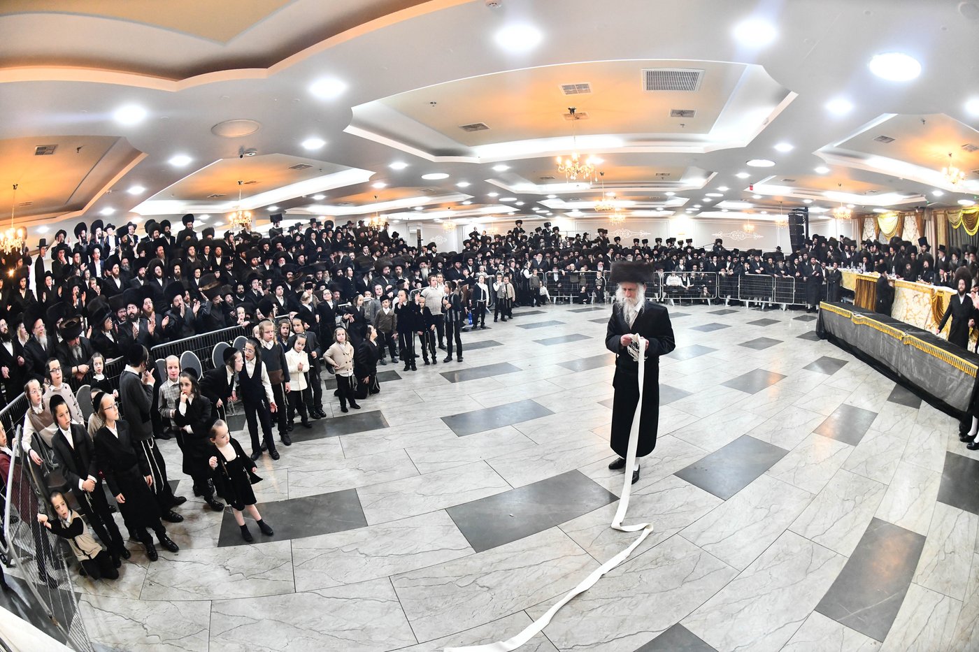 אבי הכלה התחדש עם שטריימל חדש, והסבא שבר את הצלחת