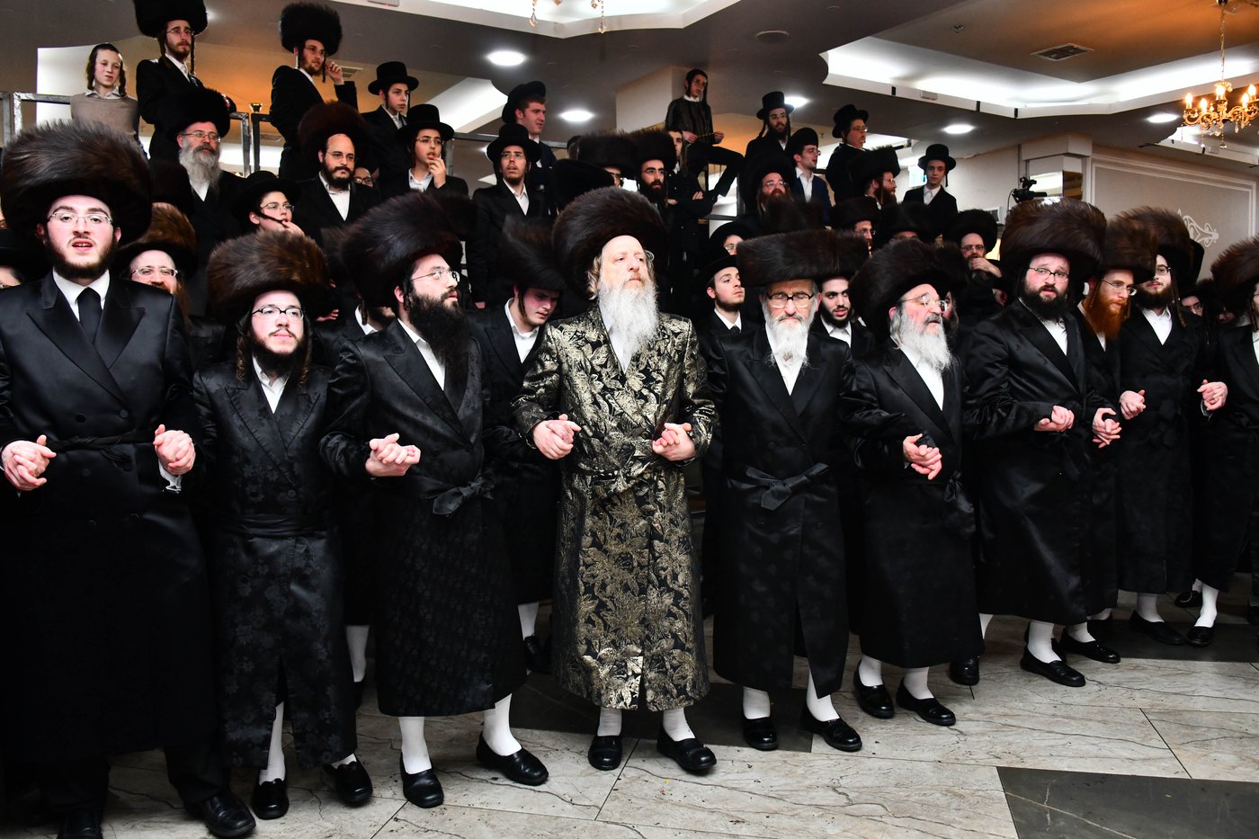 אבי הכלה התחדש עם שטריימל חדש, והסבא שבר את הצלחת