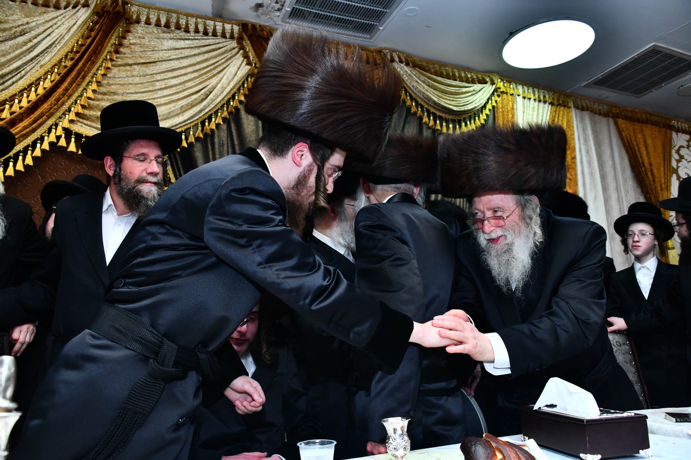 אבי הכלה התחדש עם שטריימל חדש, והסבא שבר את הצלחת