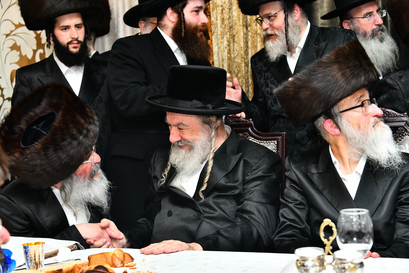אבי הכלה התחדש עם שטריימל חדש, והסבא שבר את הצלחת