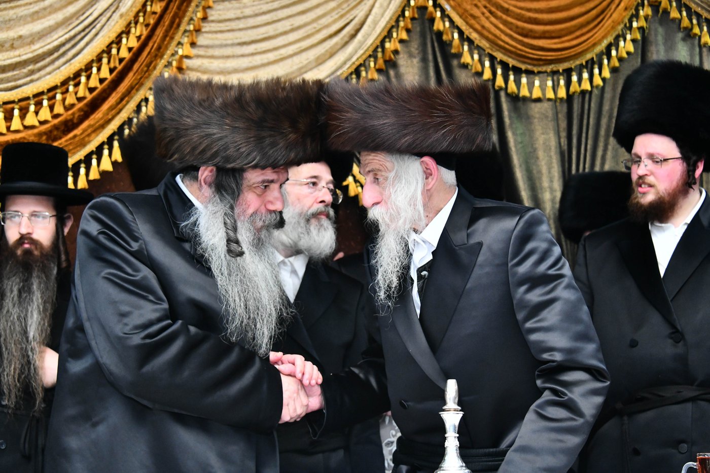 אבי הכלה התחדש עם שטריימל חדש, והסבא שבר את הצלחת