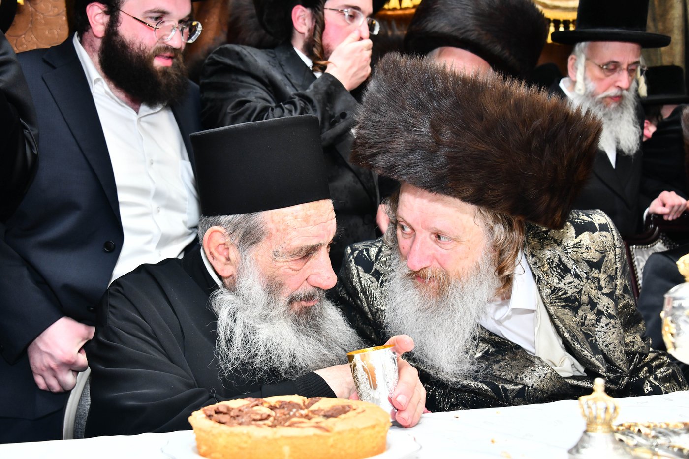 אבי הכלה התחדש עם שטריימל חדש, והסבא שבר את הצלחת