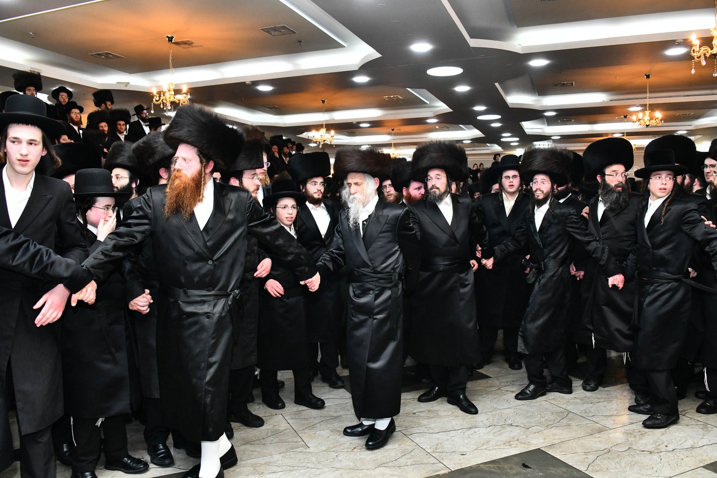 אבי הכלה התחדש עם שטריימל חדש, והסבא שבר את הצלחת