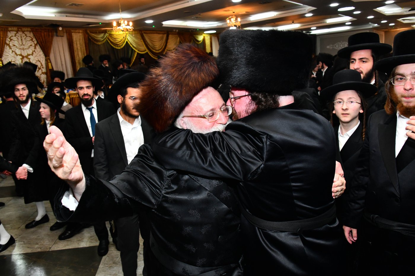 אבי הכלה התחדש עם שטריימל חדש, והסבא שבר את הצלחת