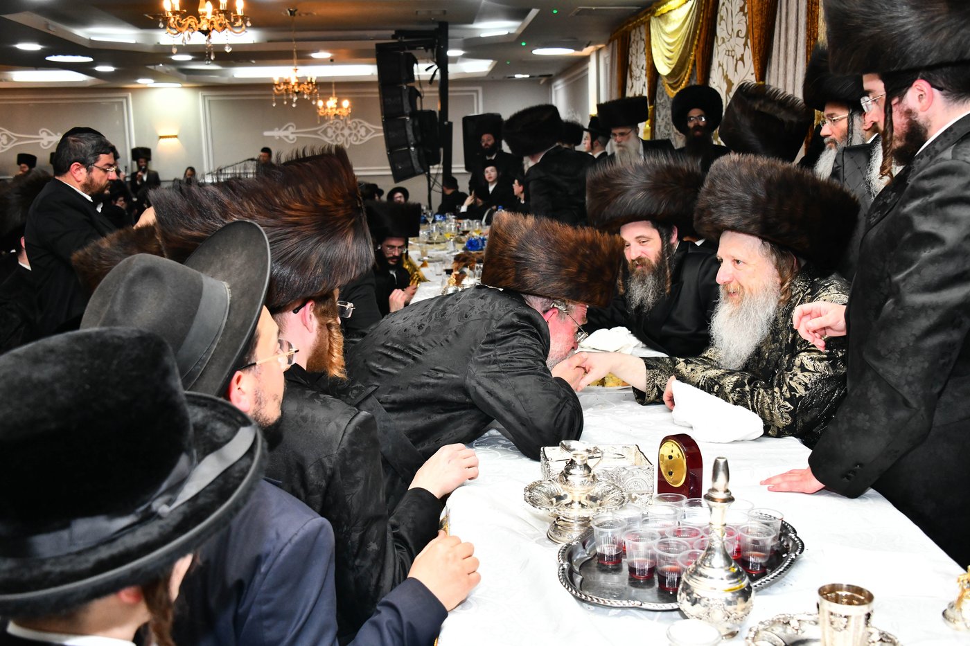 אבי הכלה התחדש עם שטריימל חדש, והסבא שבר את הצלחת