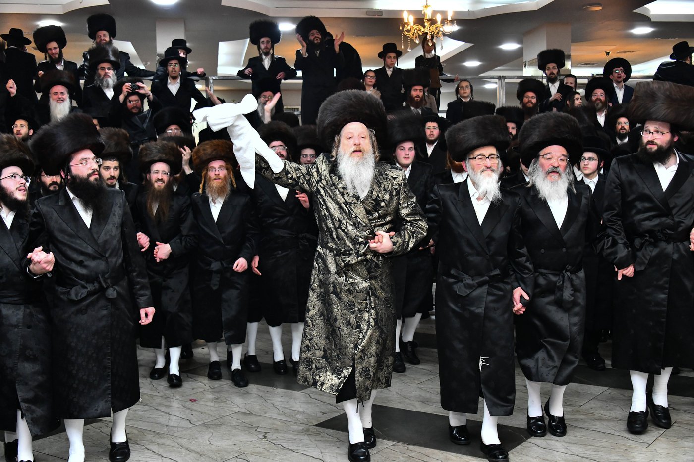 אבי הכלה התחדש עם שטריימל חדש, והסבא שבר את הצלחת