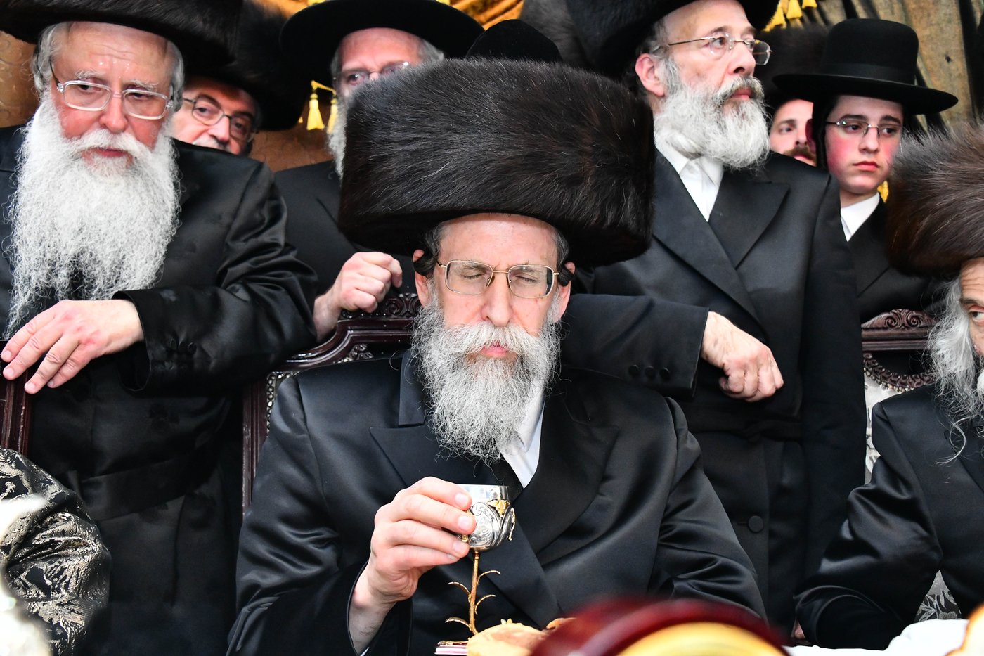 אבי הכלה התחדש עם שטריימל חדש, והסבא שבר את הצלחת