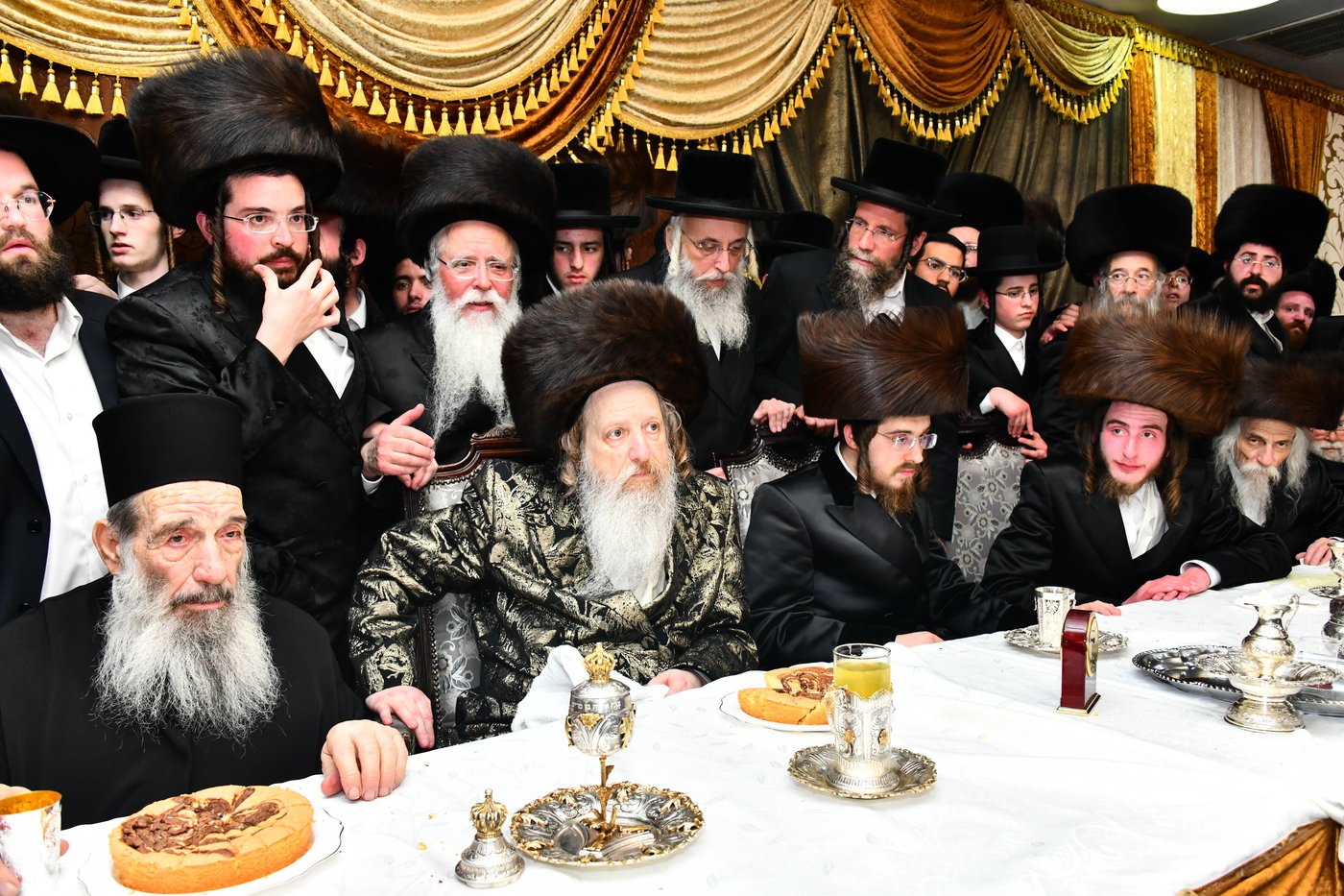 אבי הכלה התחדש עם שטריימל חדש, והסבא שבר את הצלחת
