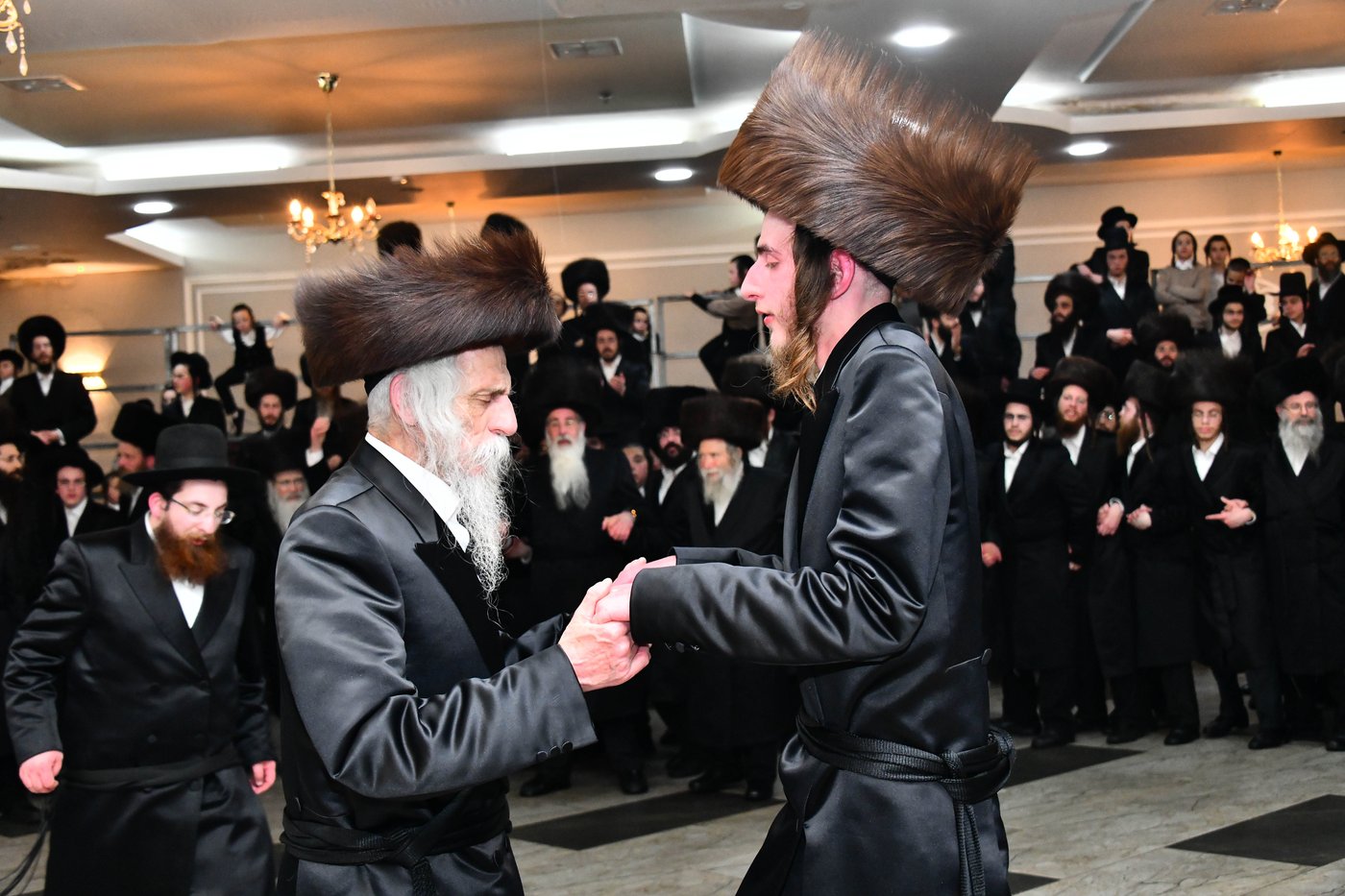 אבי הכלה התחדש עם שטריימל חדש, והסבא שבר את הצלחת