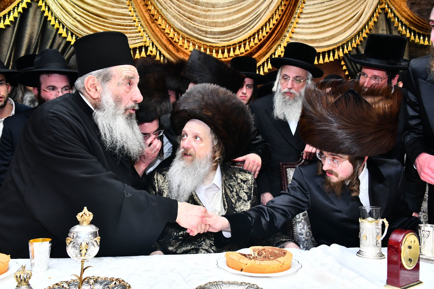 אבי הכלה התחדש עם שטריימל חדש, והסבא שבר את הצלחת