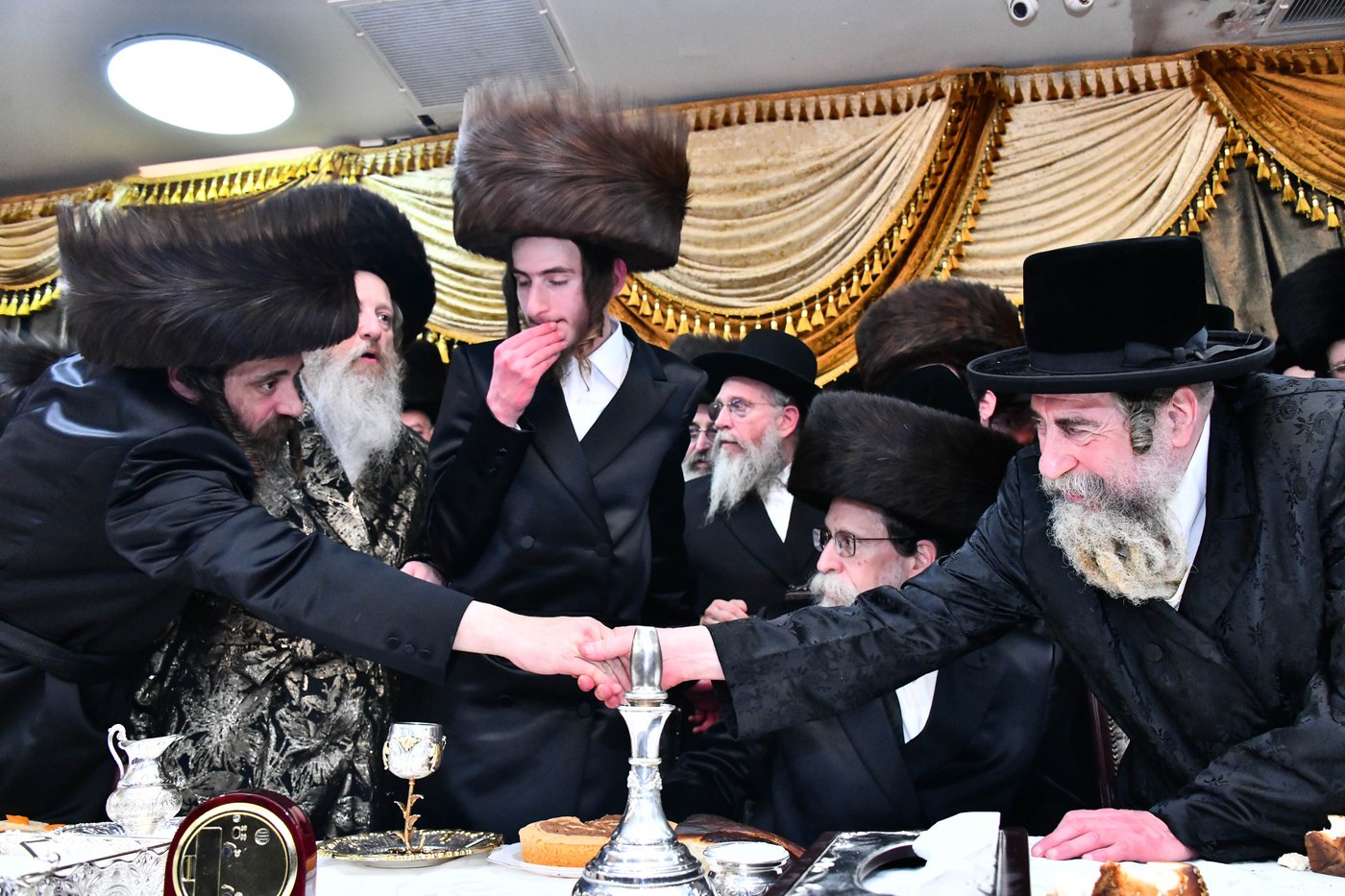 אבי הכלה התחדש עם שטריימל חדש, והסבא שבר את הצלחת