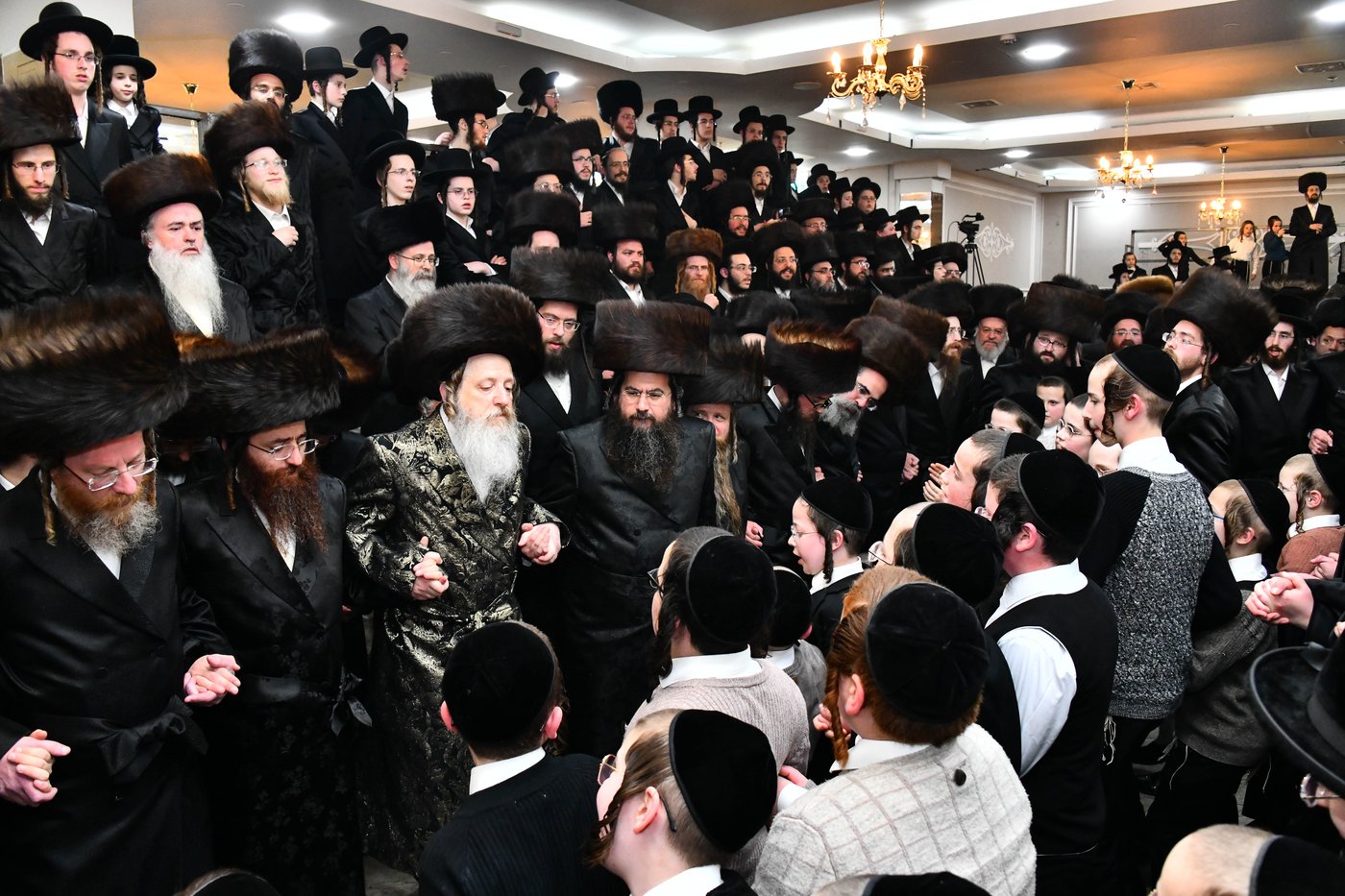 אבי הכלה התחדש עם שטריימל חדש, והסבא שבר את הצלחת