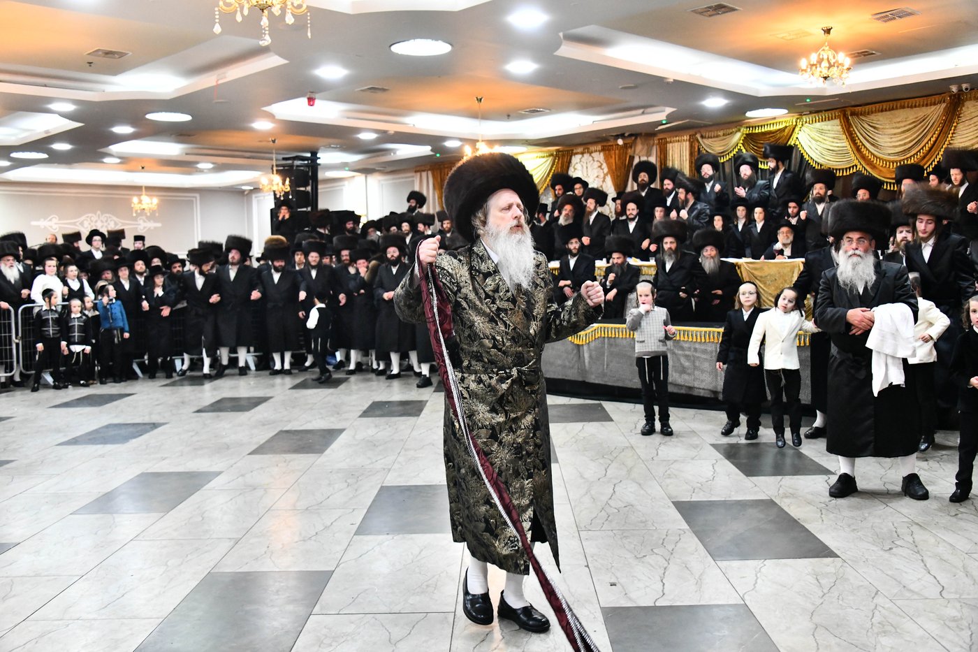 אבי הכלה התחדש עם שטריימל חדש, והסבא שבר את הצלחת