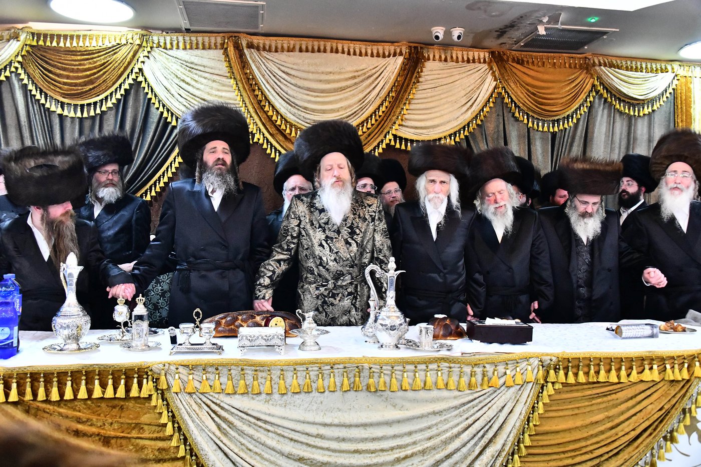 אבי הכלה התחדש עם שטריימל חדש, והסבא שבר את הצלחת