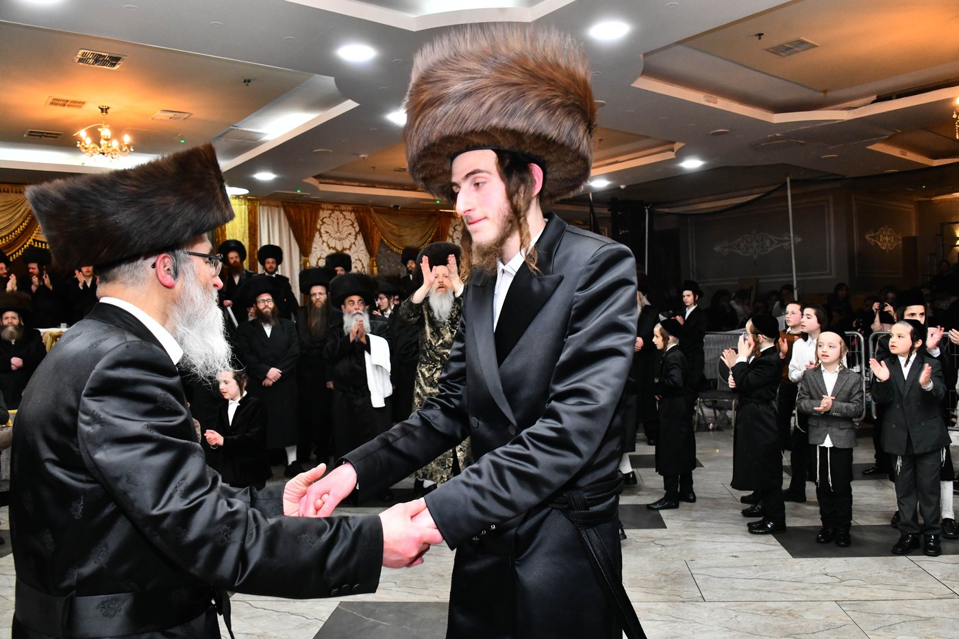 אבי הכלה התחדש עם שטריימל חדש, והסבא שבר את הצלחת
