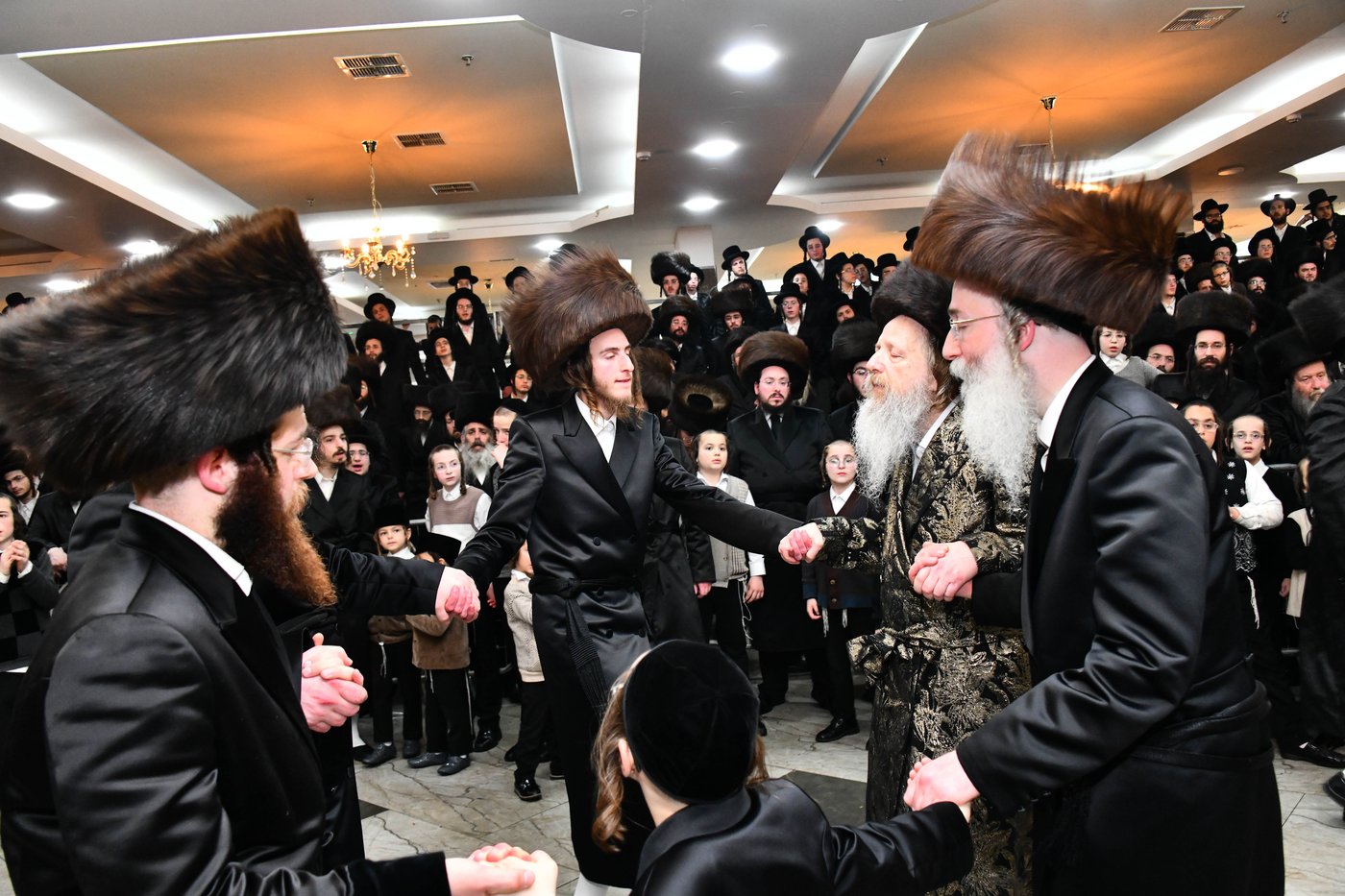 אבי הכלה התחדש עם שטריימל חדש, והסבא שבר את הצלחת