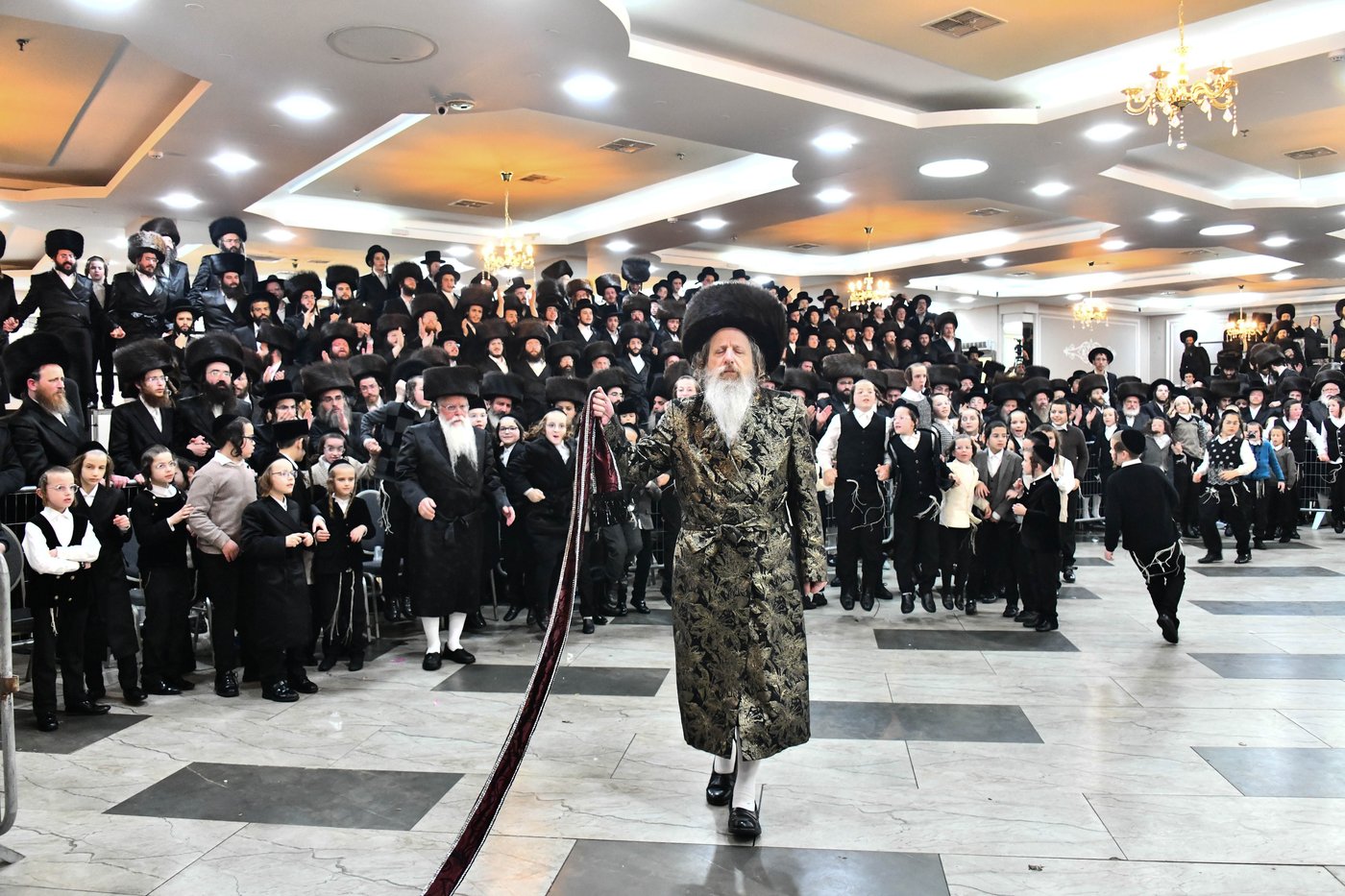 אבי הכלה התחדש עם שטריימל חדש, והסבא שבר את הצלחת