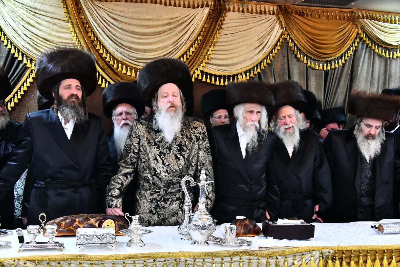 אבי הכלה התחדש עם שטריימל חדש, והסבא שבר את הצלחת