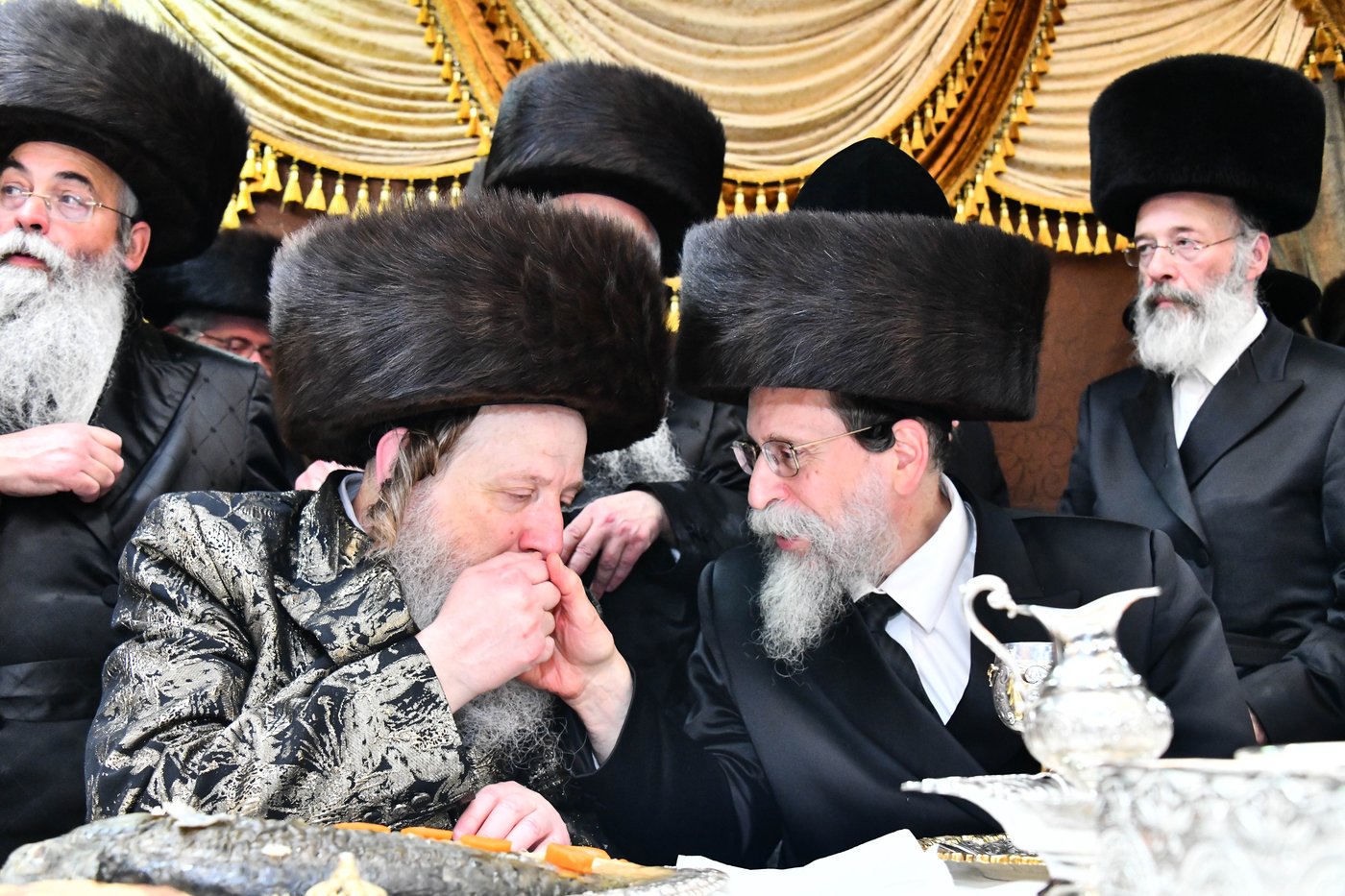 אבי הכלה התחדש עם שטריימל חדש, והסבא שבר את הצלחת