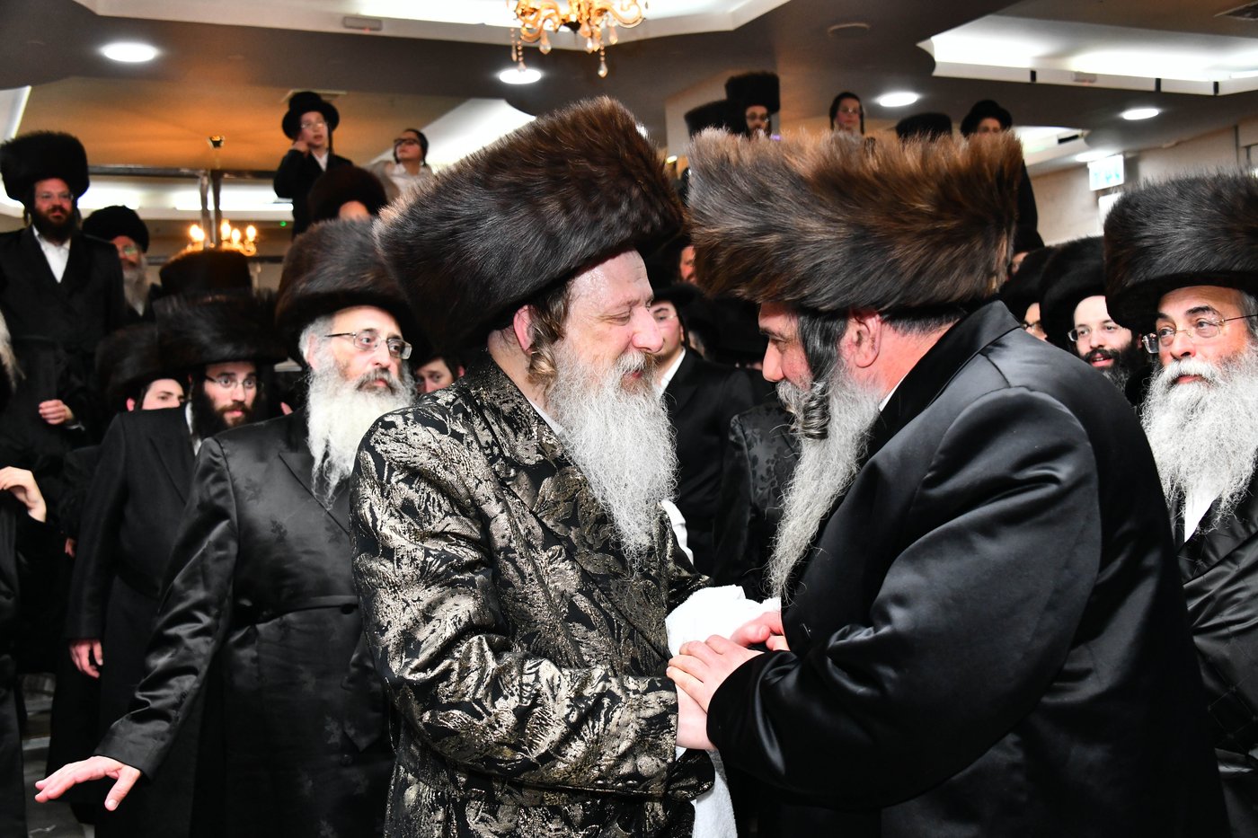 אבי הכלה התחדש עם שטריימל חדש, והסבא שבר את הצלחת