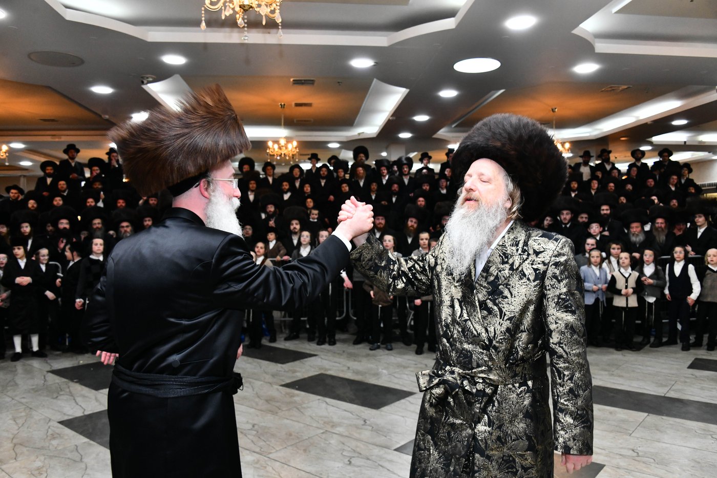 אבי הכלה התחדש עם שטריימל חדש, והסבא שבר את הצלחת