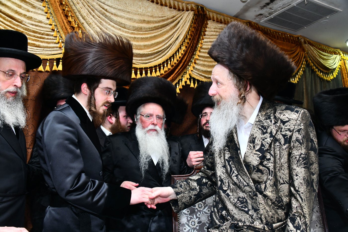 אבי הכלה התחדש עם שטריימל חדש, והסבא שבר את הצלחת