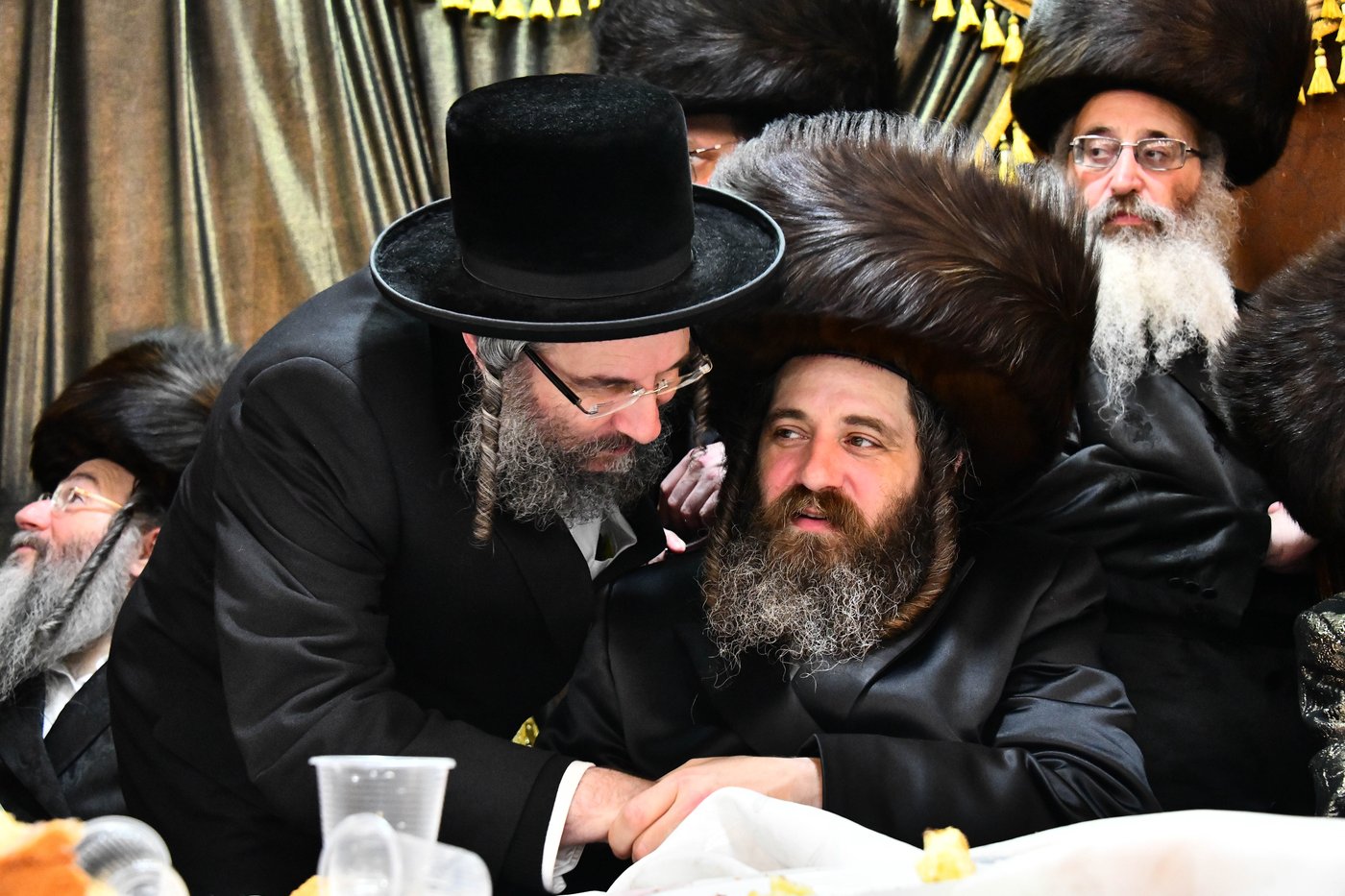 אבי הכלה התחדש עם שטריימל חדש, והסבא שבר את הצלחת