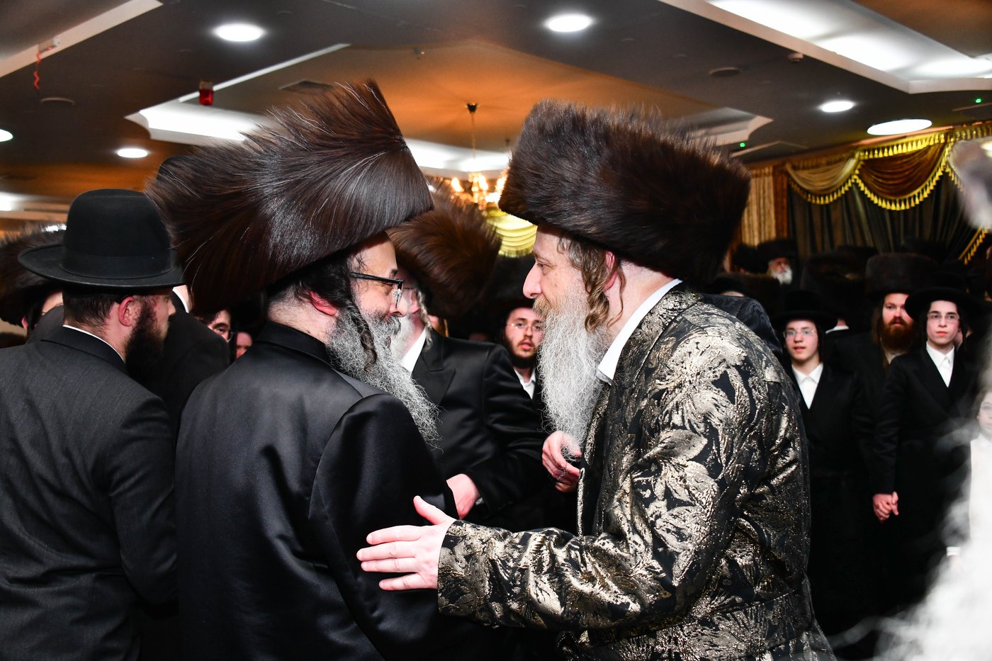אבי הכלה התחדש עם שטריימל חדש, והסבא שבר את הצלחת