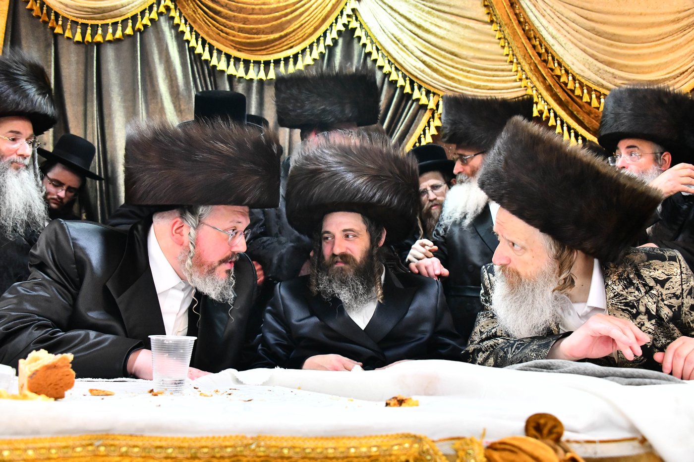 אבי הכלה התחדש עם שטריימל חדש, והסבא שבר את הצלחת