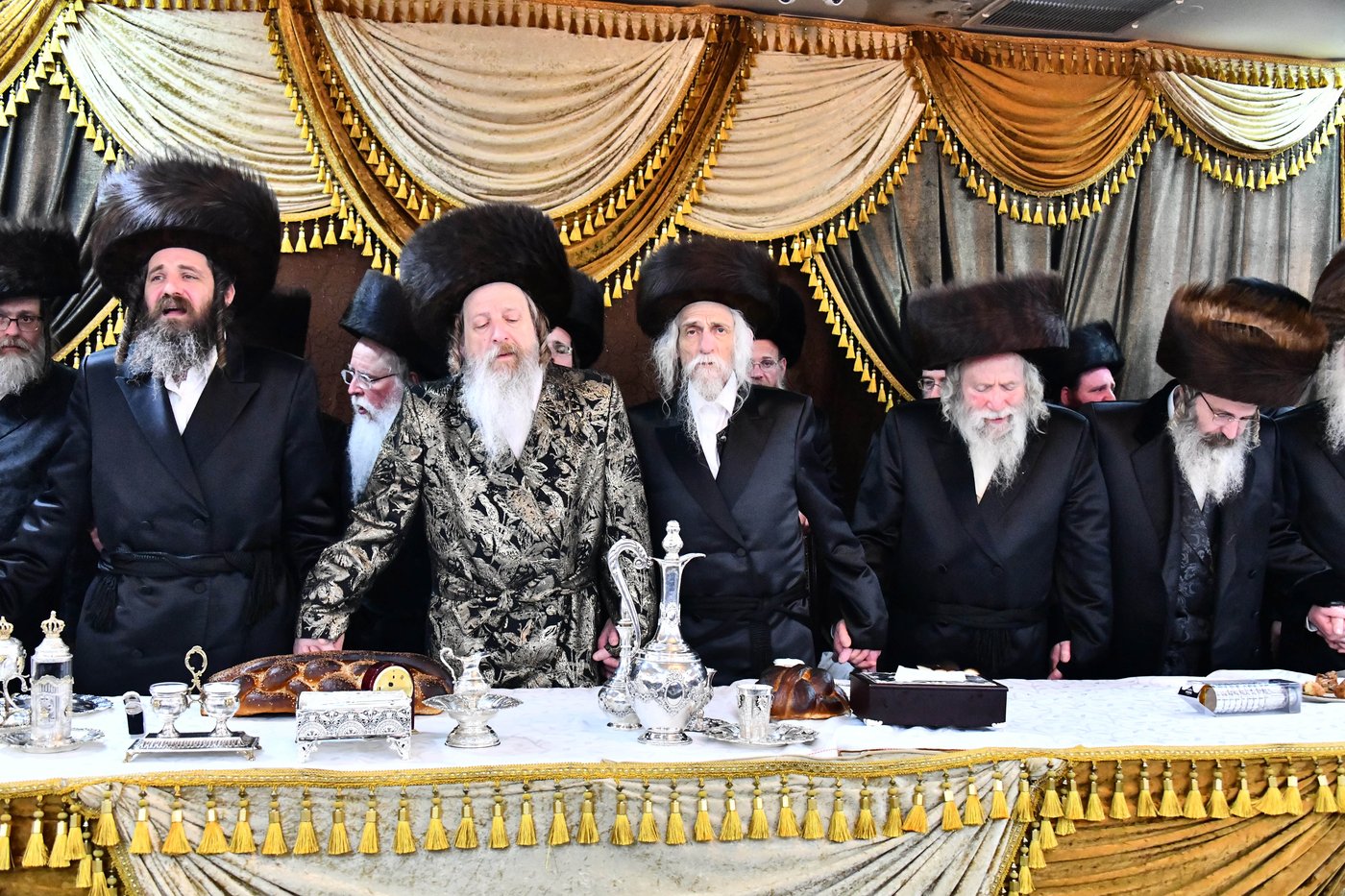 אבי הכלה התחדש עם שטריימל חדש, והסבא שבר את הצלחת