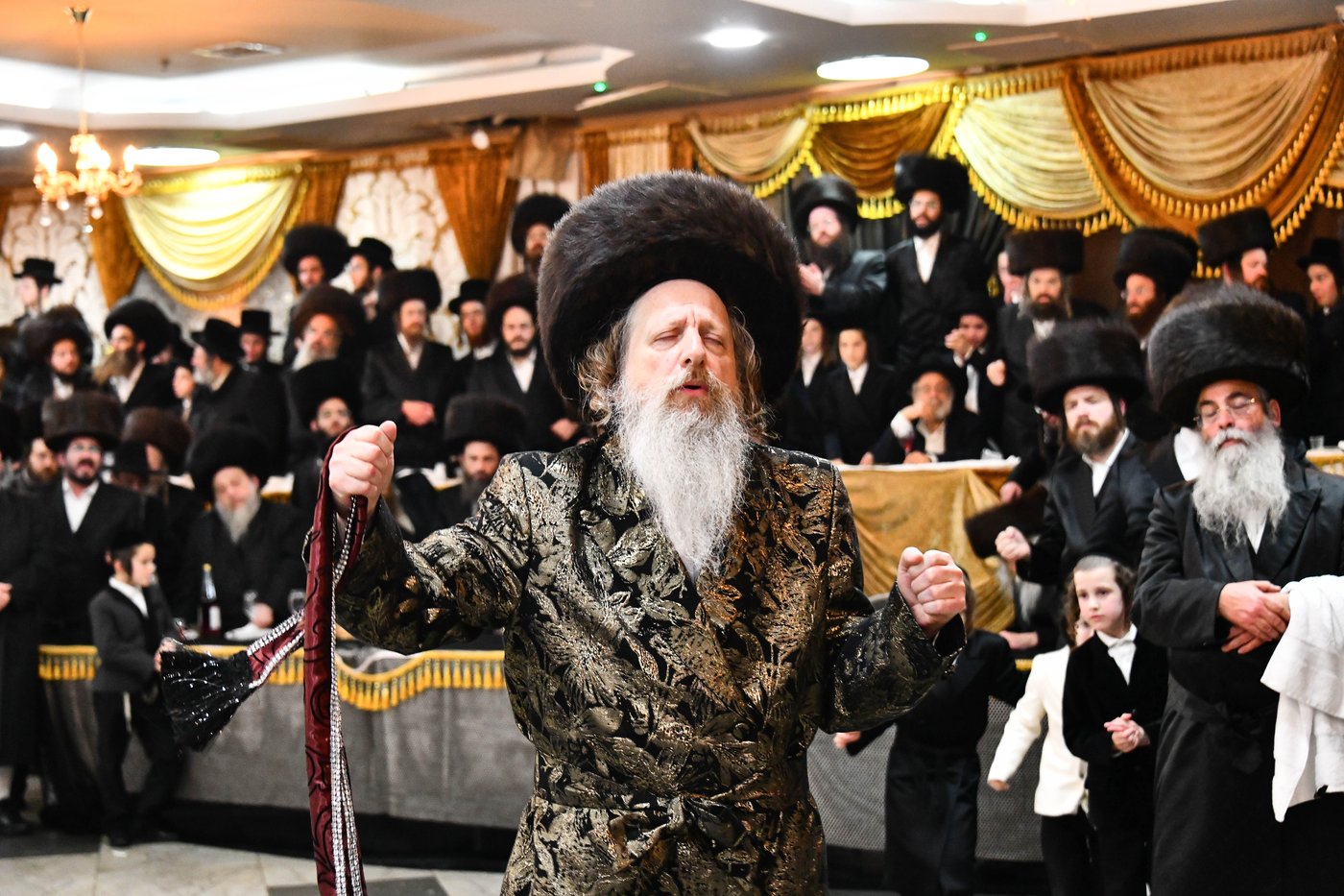 אבי הכלה התחדש עם שטריימל חדש, והסבא שבר את הצלחת