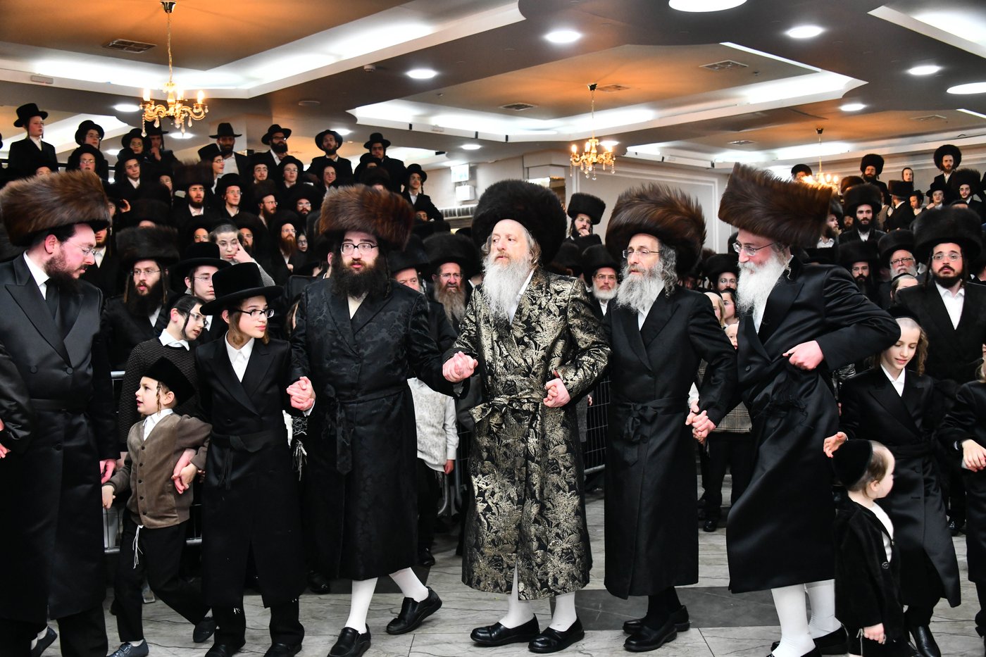 אבי הכלה התחדש עם שטריימל חדש, והסבא שבר את הצלחת