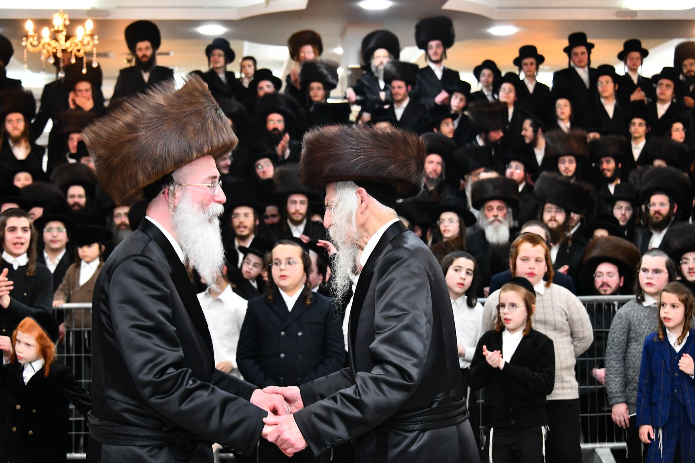 אבי הכלה התחדש עם שטריימל חדש, והסבא שבר את הצלחת