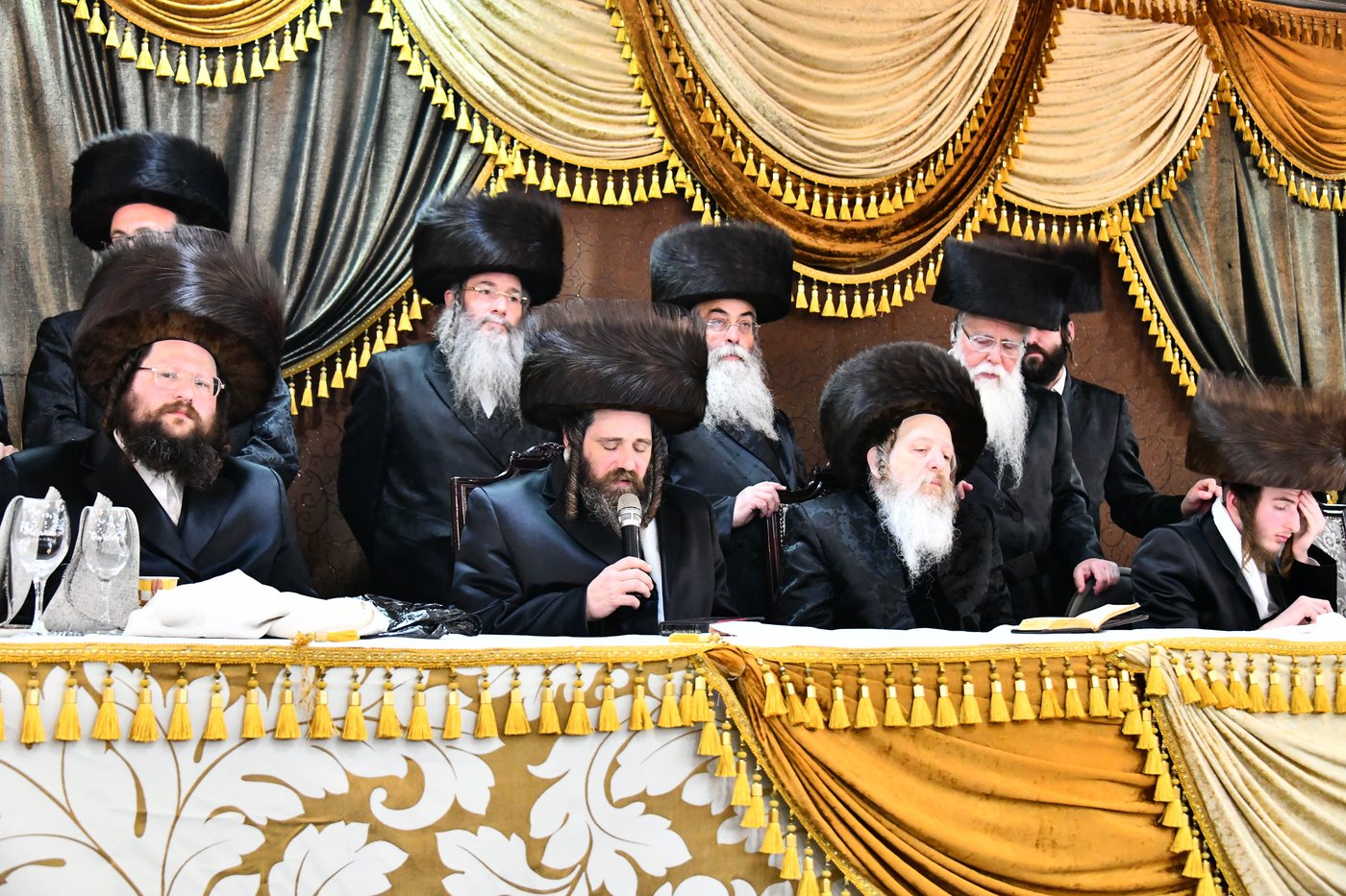 אבי הכלה התחדש עם שטריימל חדש, והסבא שבר את הצלחת