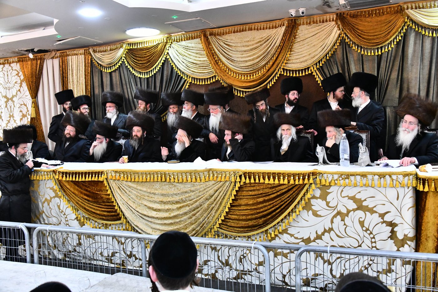 אבי הכלה התחדש עם שטריימל חדש, והסבא שבר את הצלחת