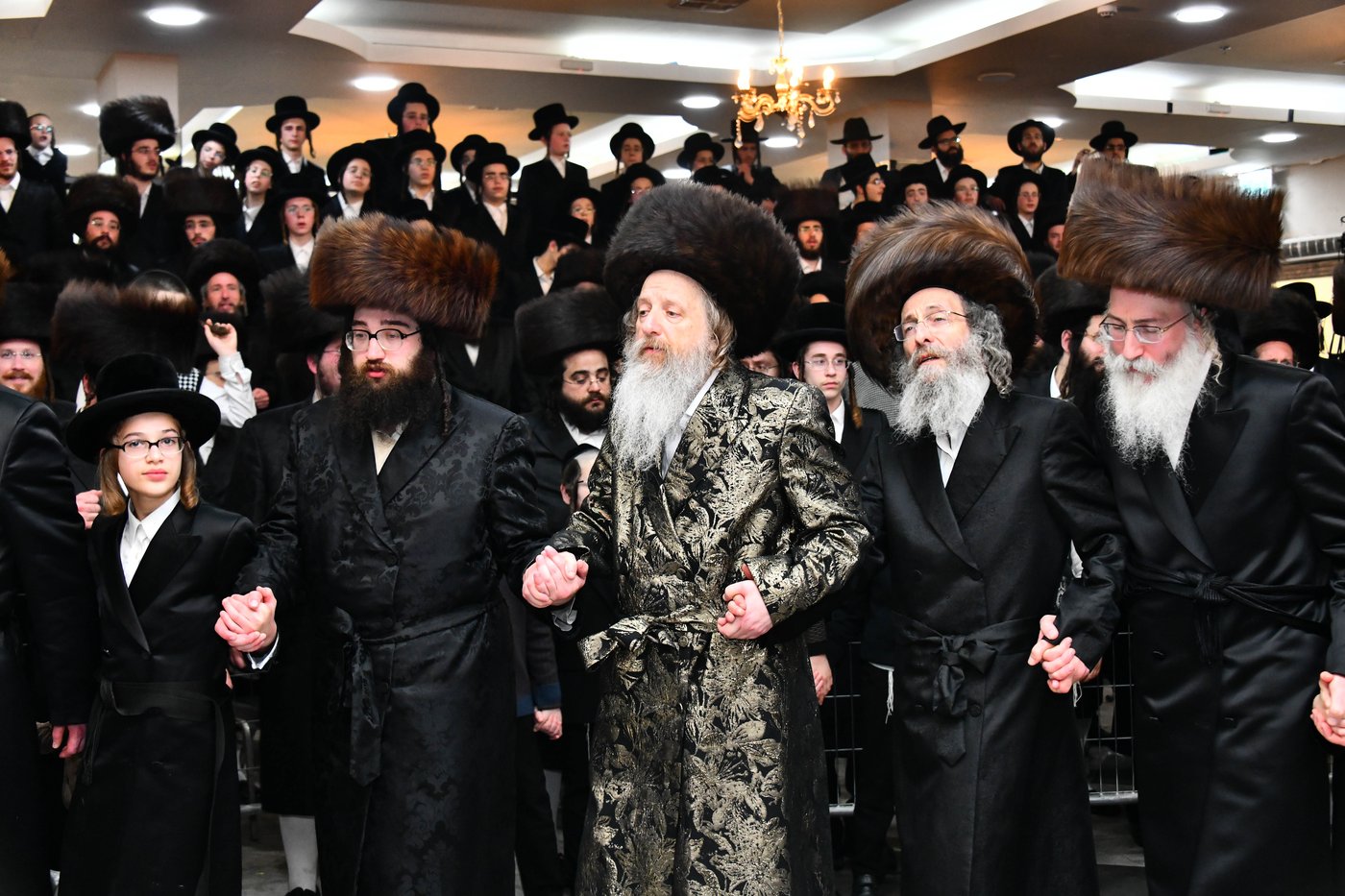 אבי הכלה התחדש עם שטריימל חדש, והסבא שבר את הצלחת