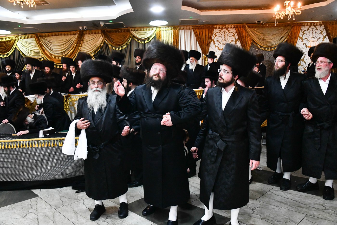 אבי הכלה התחדש עם שטריימל חדש, והסבא שבר את הצלחת