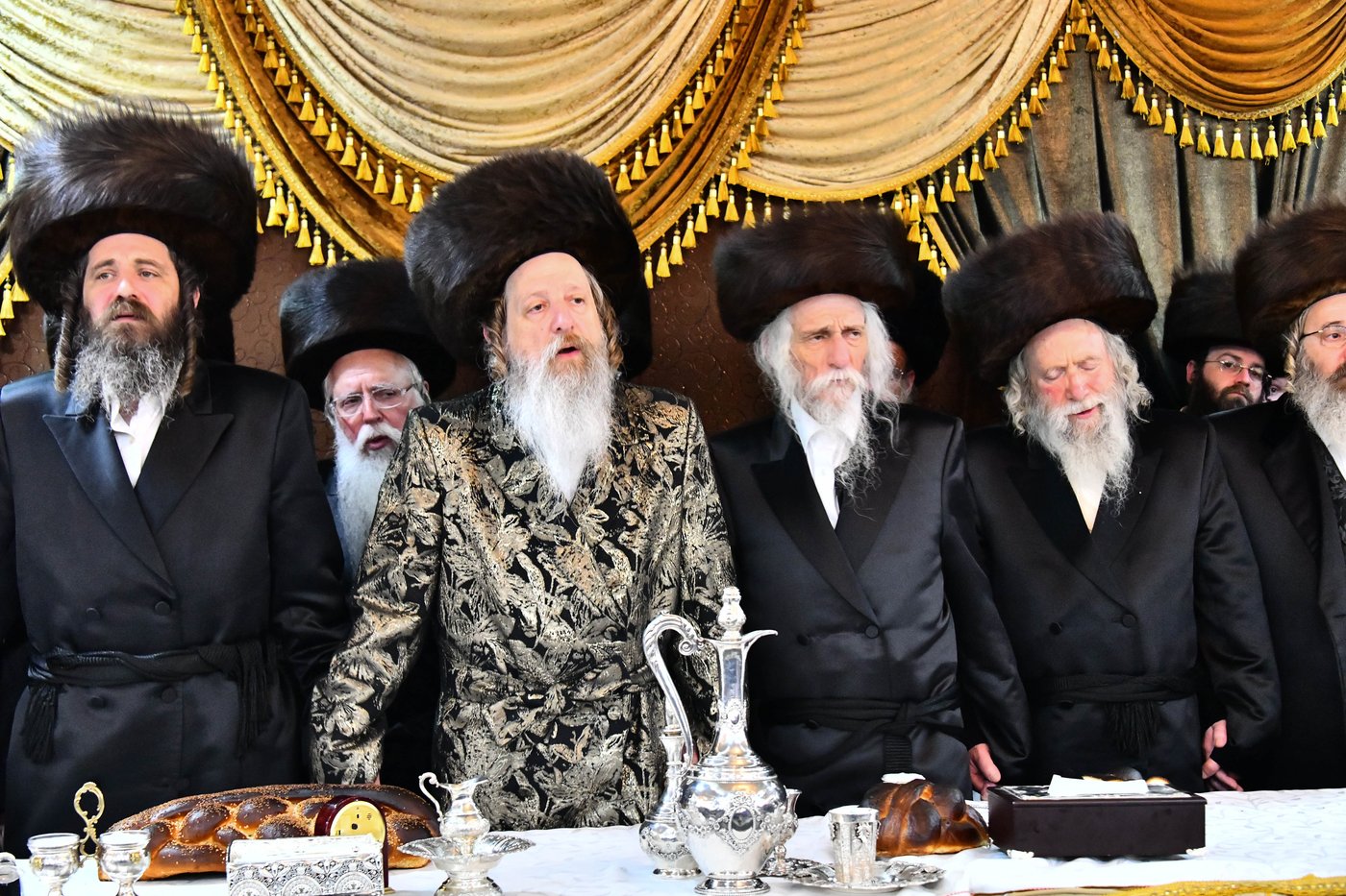 אבי הכלה התחדש עם שטריימל חדש, והסבא שבר את הצלחת