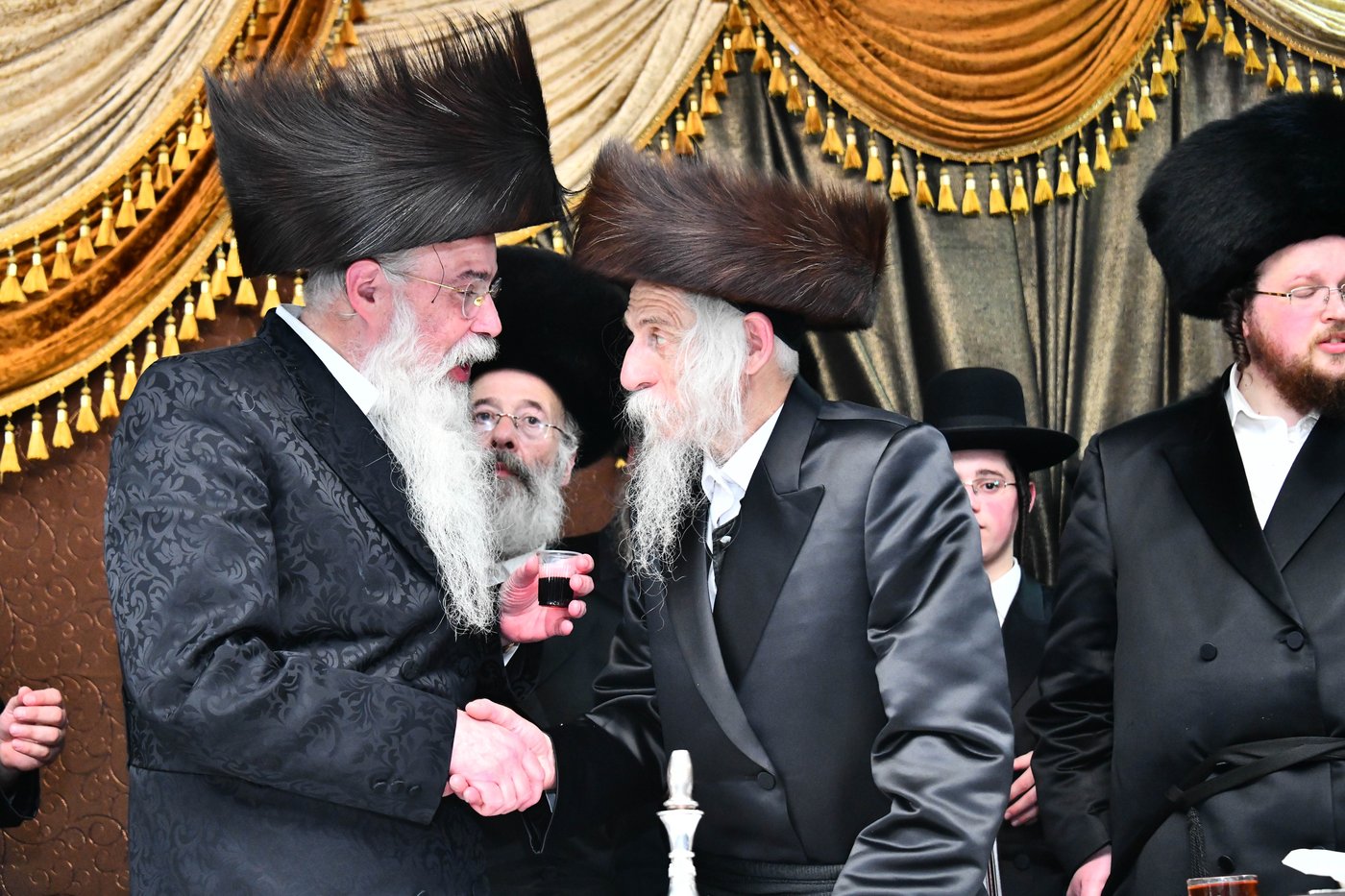 אבי הכלה התחדש עם שטריימל חדש, והסבא שבר את הצלחת
