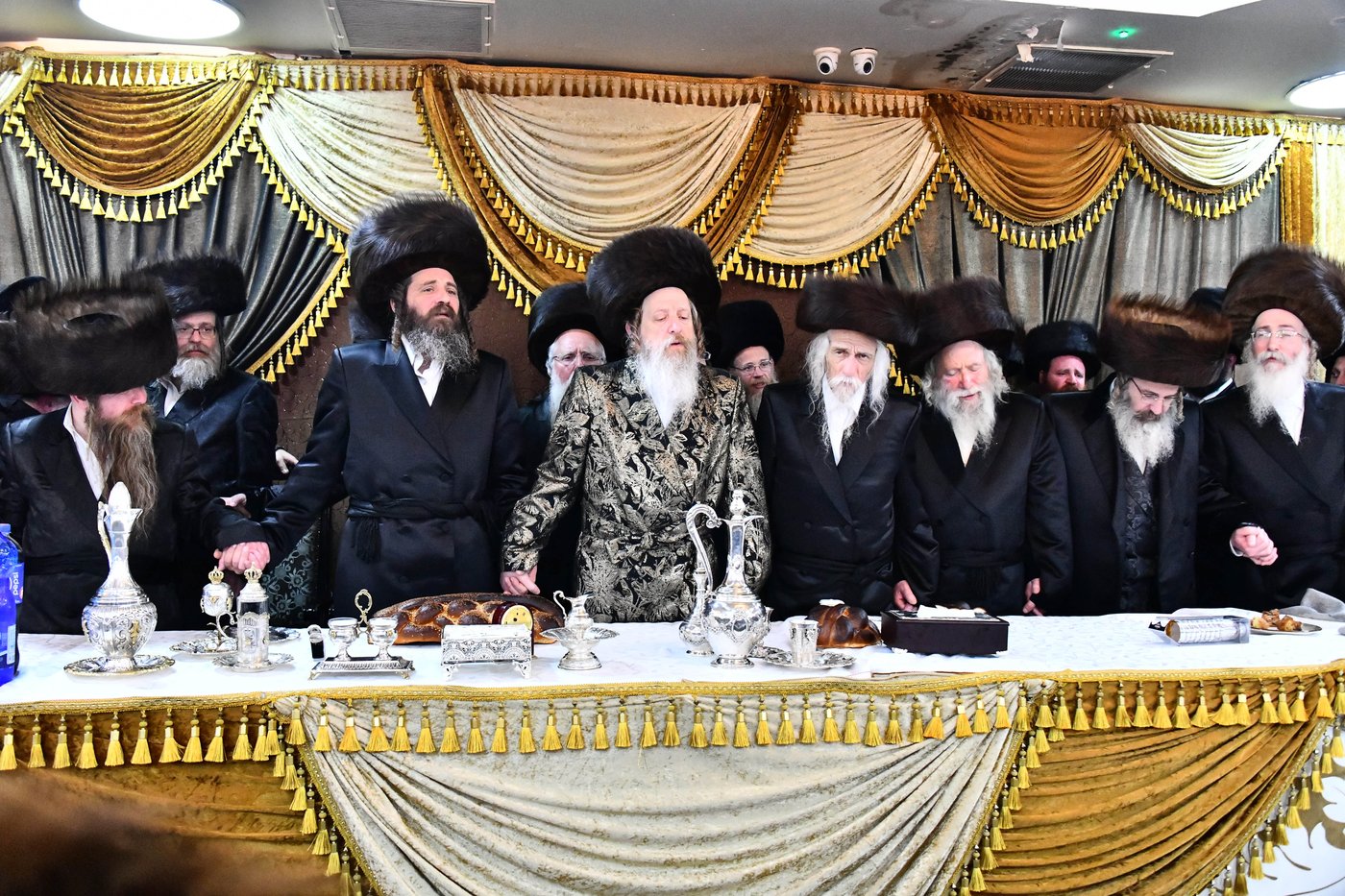 אבי הכלה התחדש עם שטריימל חדש, והסבא שבר את הצלחת