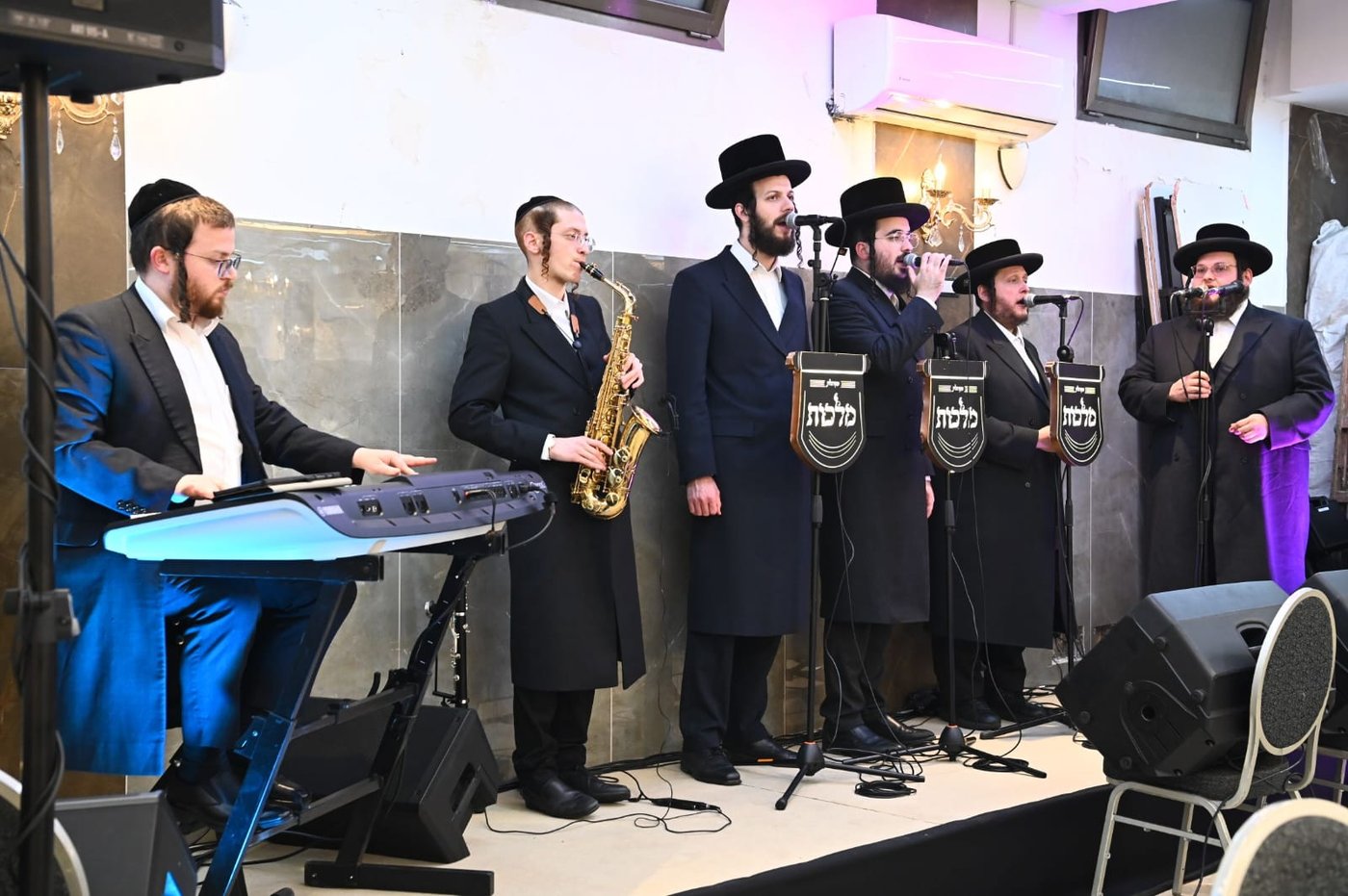 הגאב"ד העניק כוסיות כסף לנגידים ויין לאברכים | תיעוד