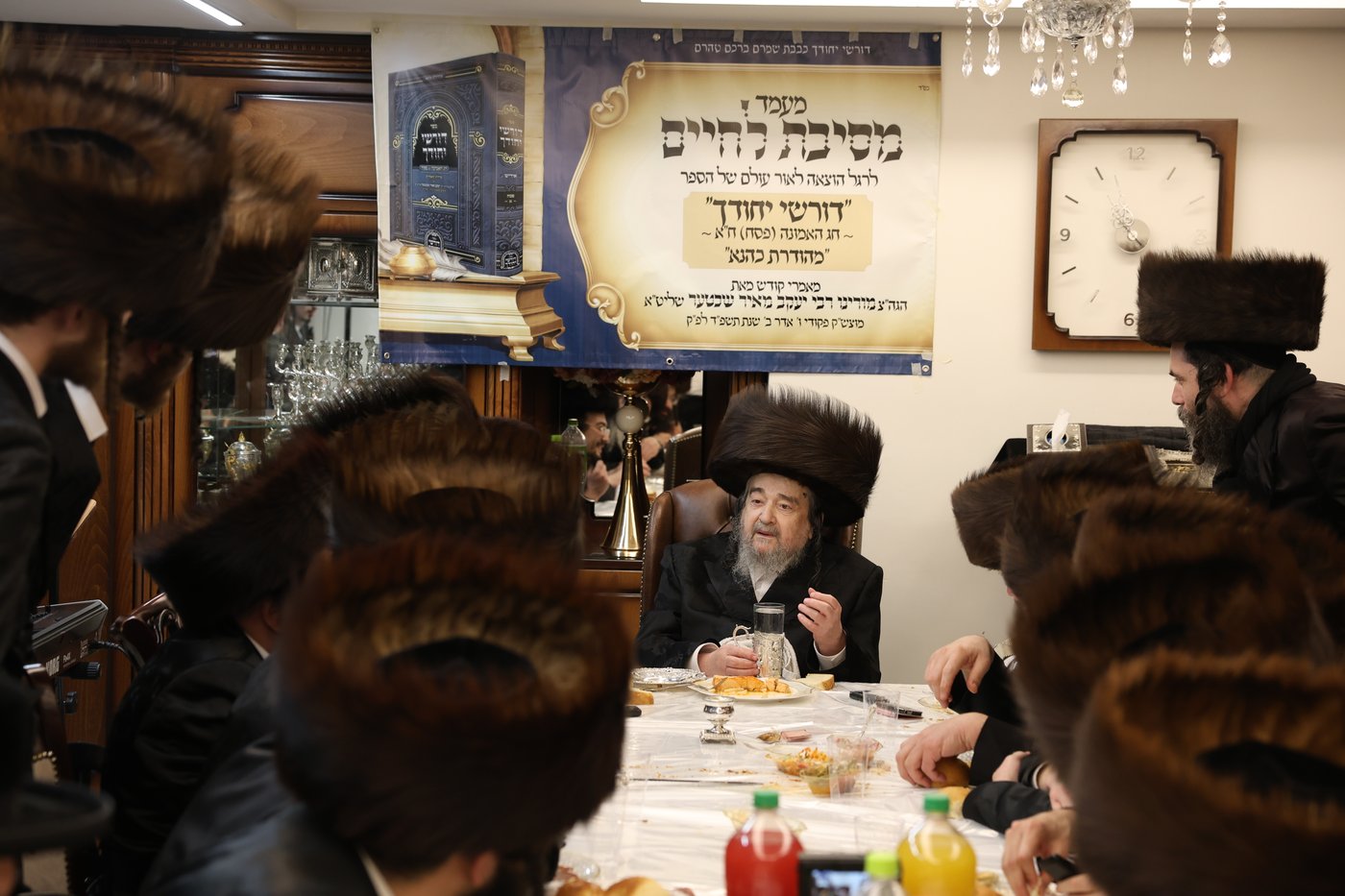 המשפיע הגה"צ רבי יעקב מאיר שכטר בירך 'שהחיינו' ופיזז בשירה | תיעוד