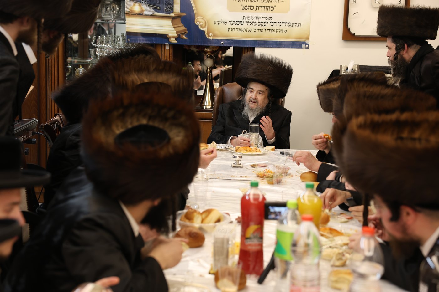 המשפיע הגה"צ רבי יעקב מאיר שכטר בירך 'שהחיינו' ופיזז בשירה | תיעוד