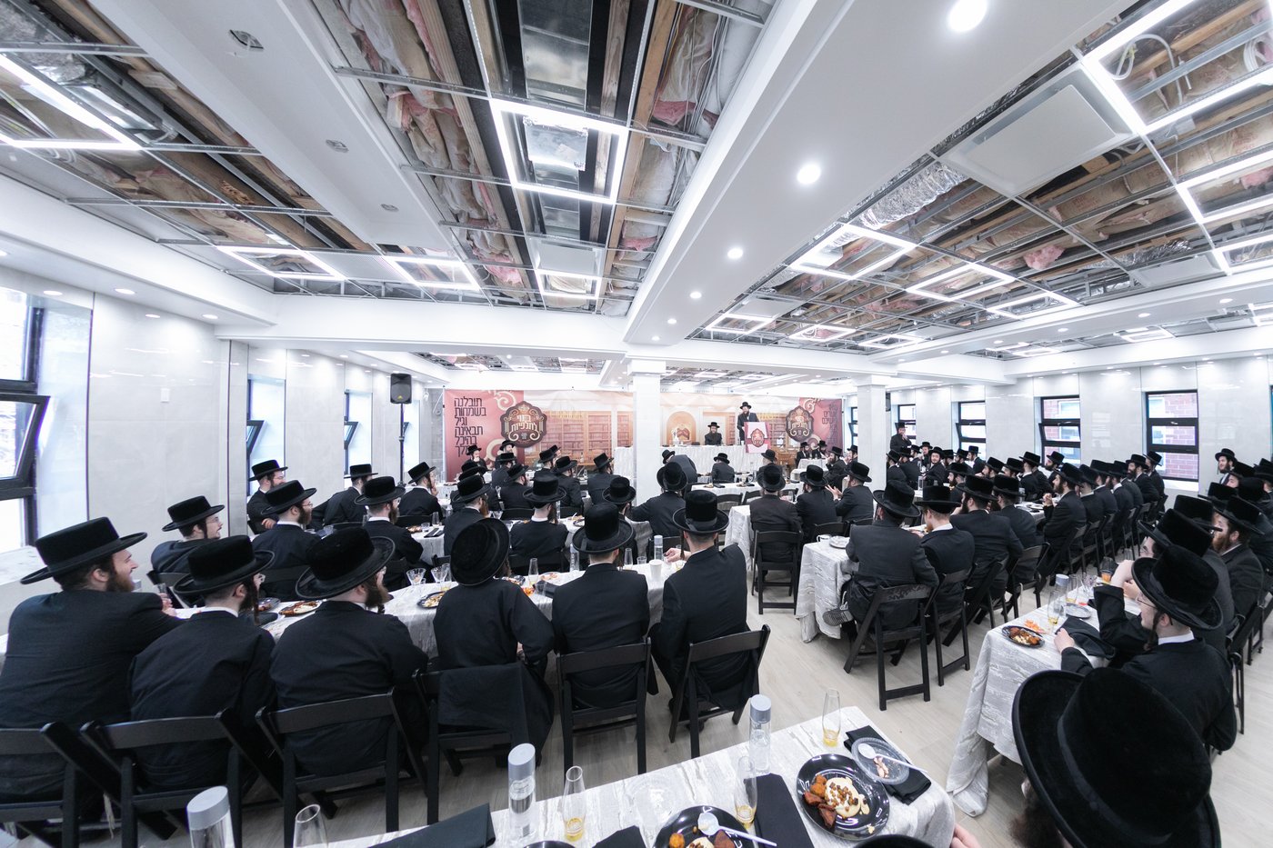 מסיבה של מצווה בחצה"ק פאפא