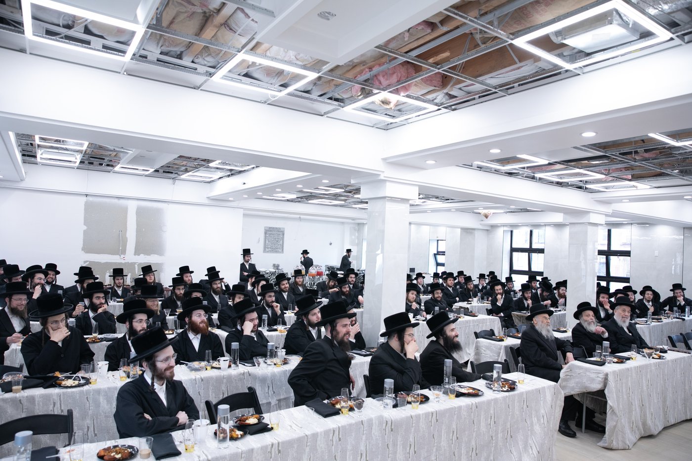 מסיבה של מצווה בחצה"ק פאפא