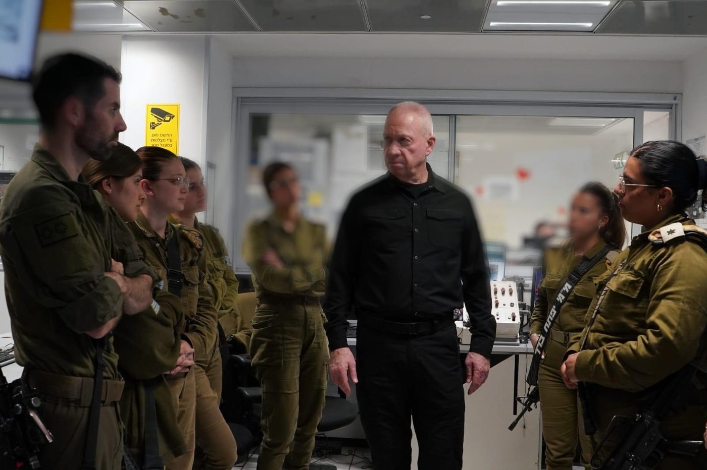גלנט עם הלוחמות