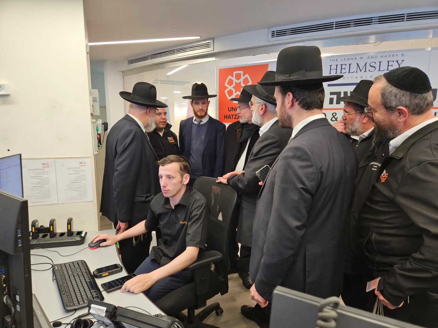 הביקור החל בסיור במוקד הארצי של איחוד הצלה