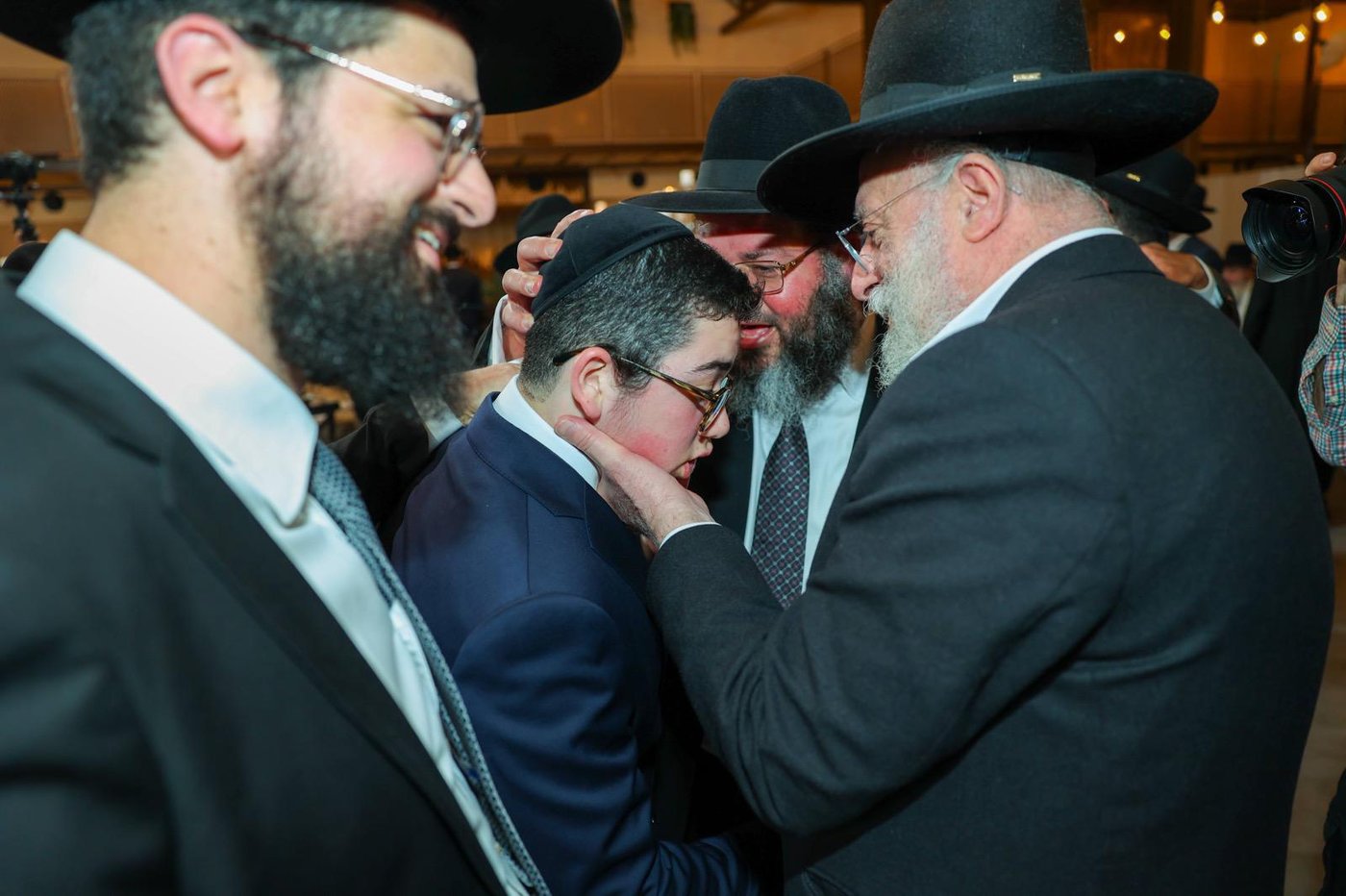 המונים חגגו בשמחת הבר מצוה לנכד האדמו״ר רבי ברוך אביחצירא