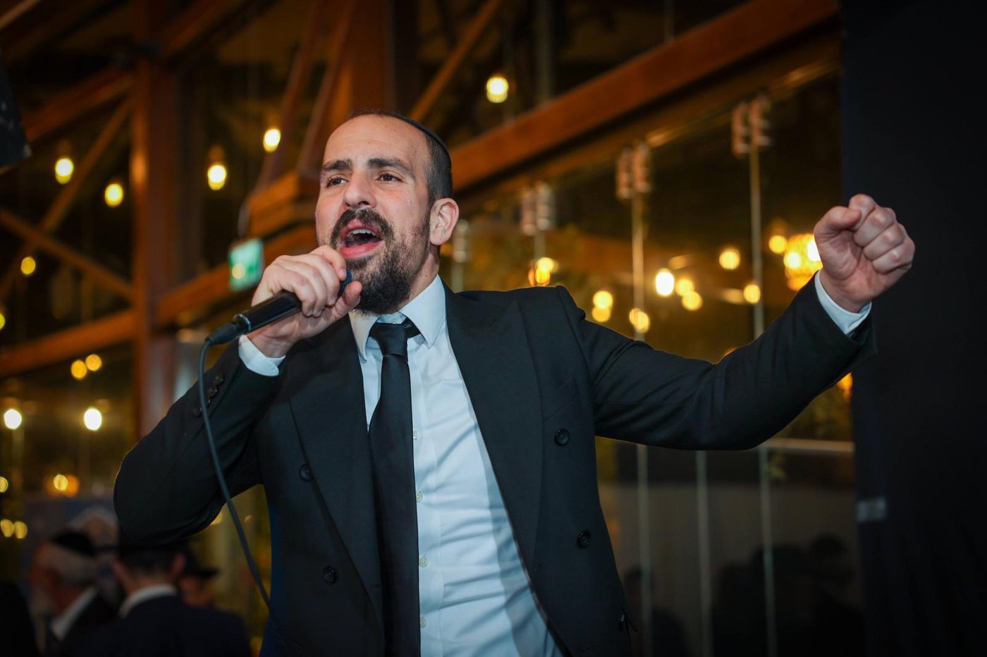 המונים חגגו בשמחת הבר מצוה לנכד האדמו״ר רבי ברוך אביחצירא